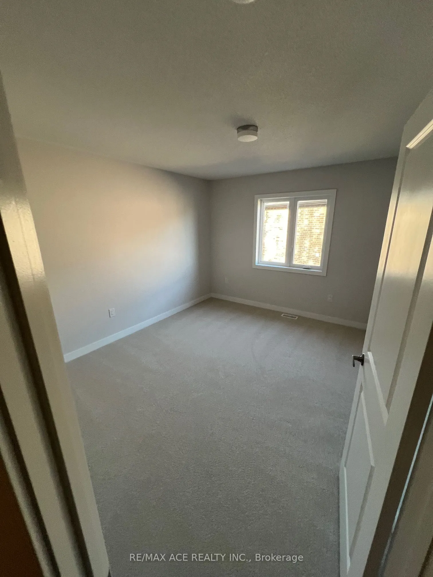 43 Tulip Crescent N