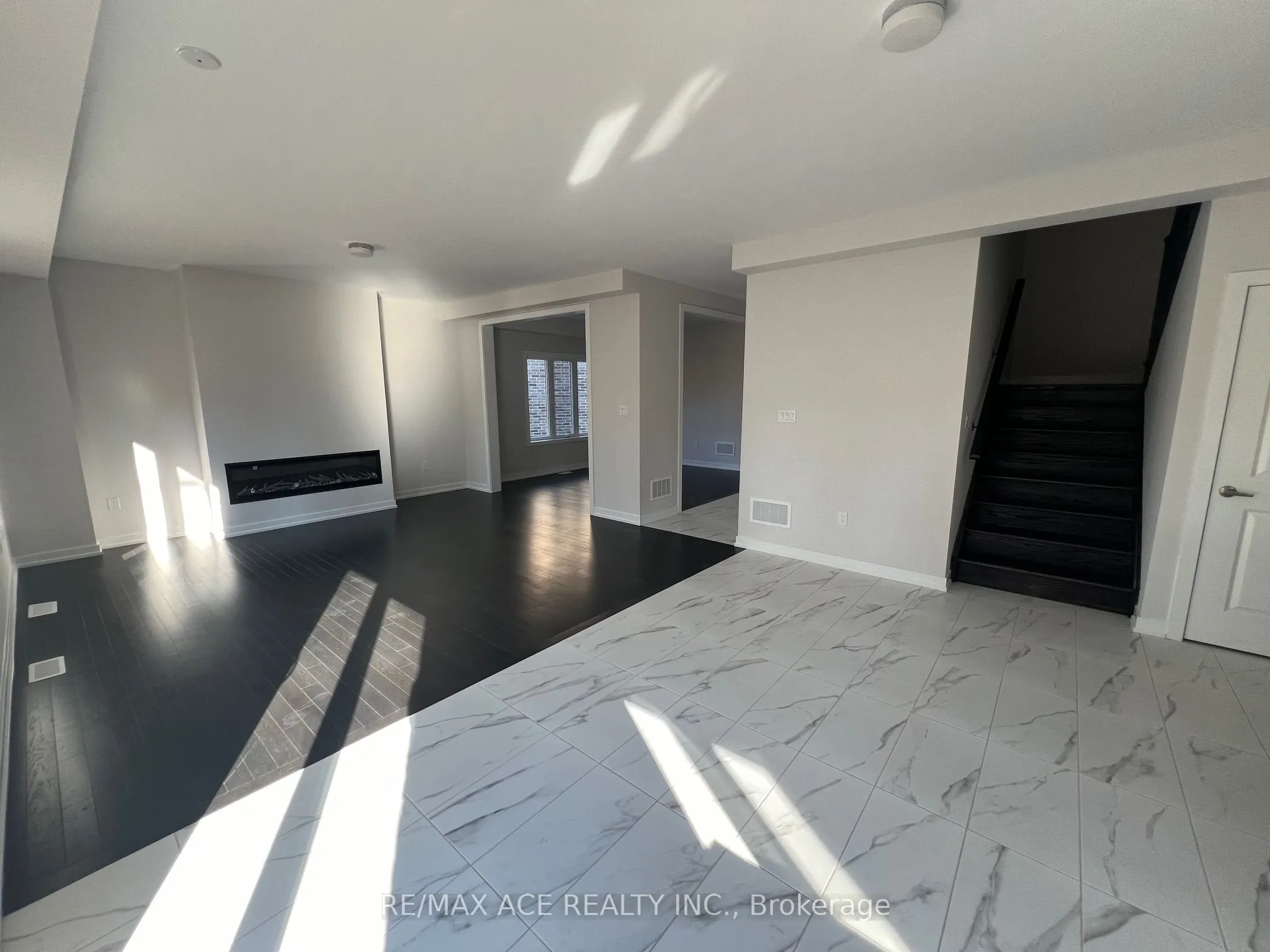 43 Tulip Crescent N