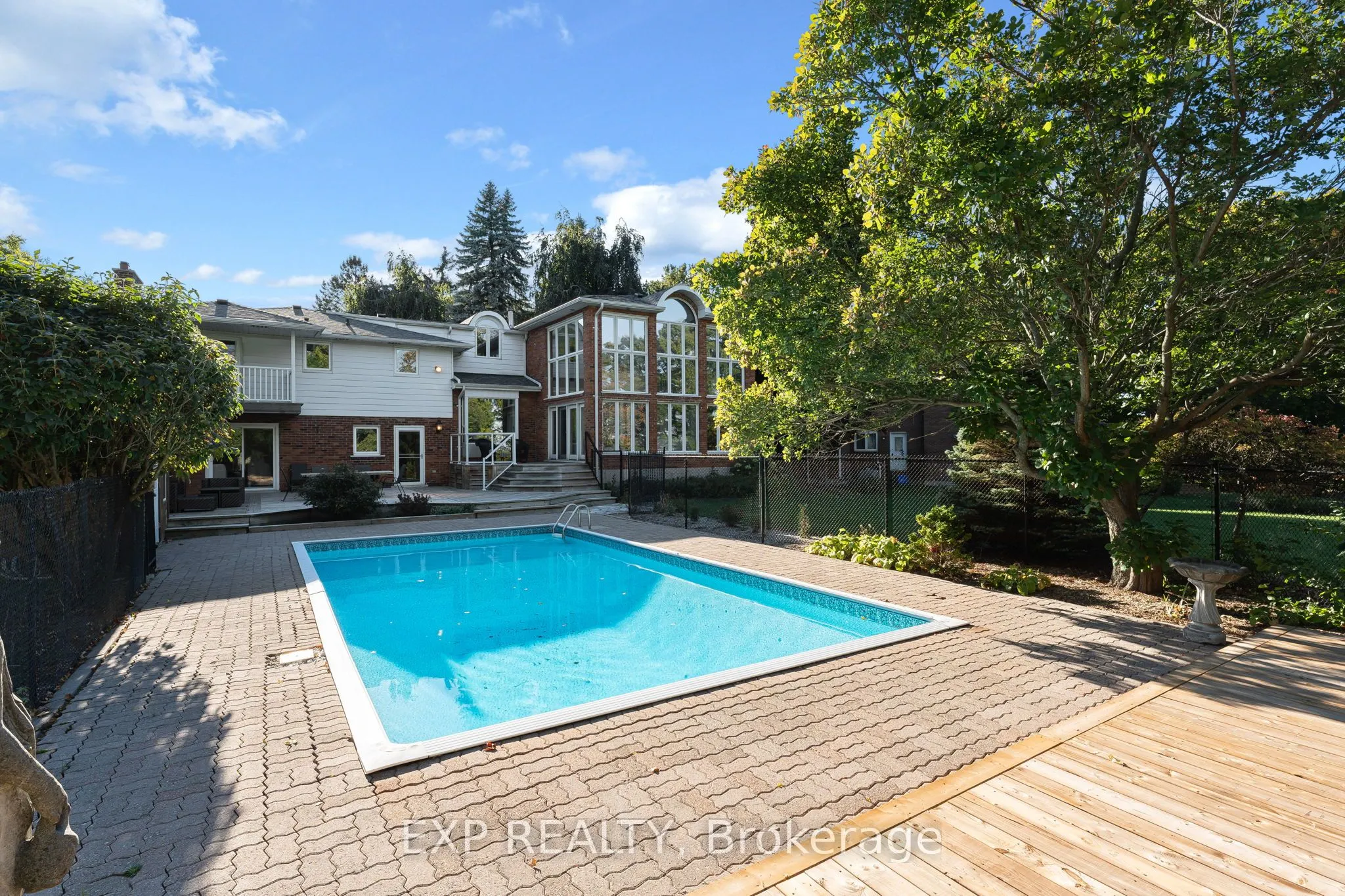 887 MONTGOMERY Drive