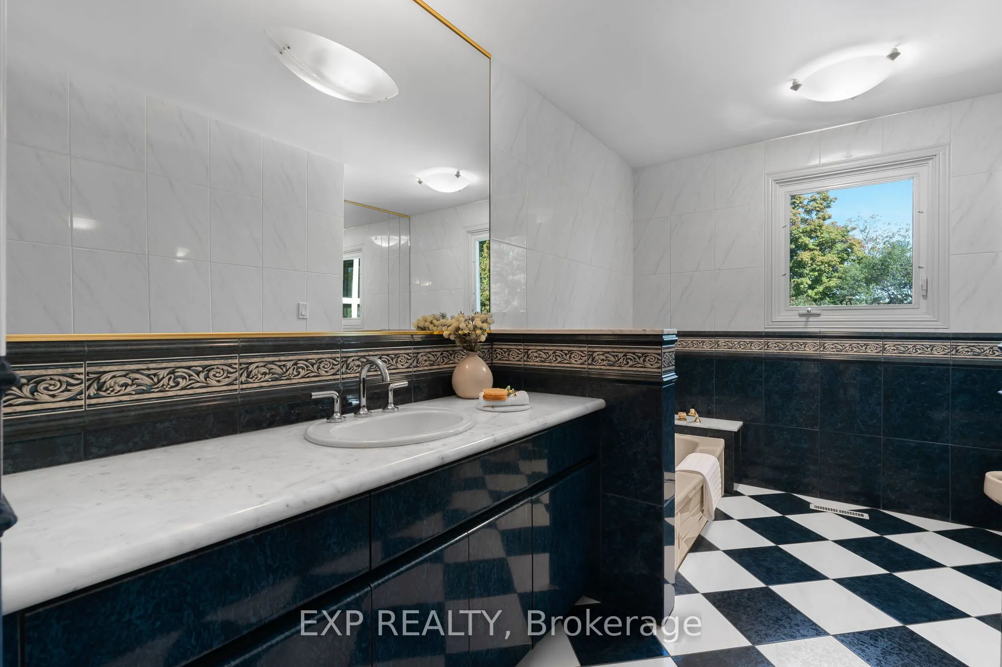 887 MONTGOMERY Drive