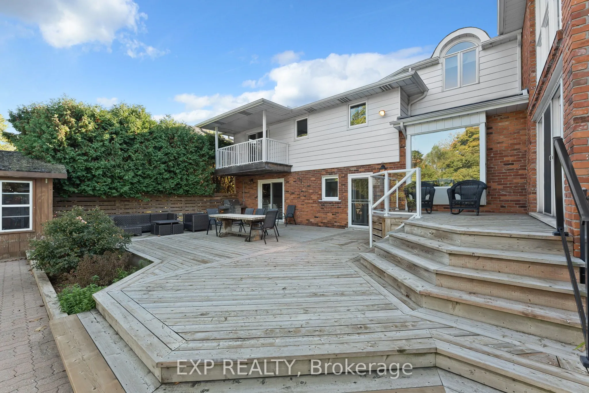 887 MONTGOMERY Drive