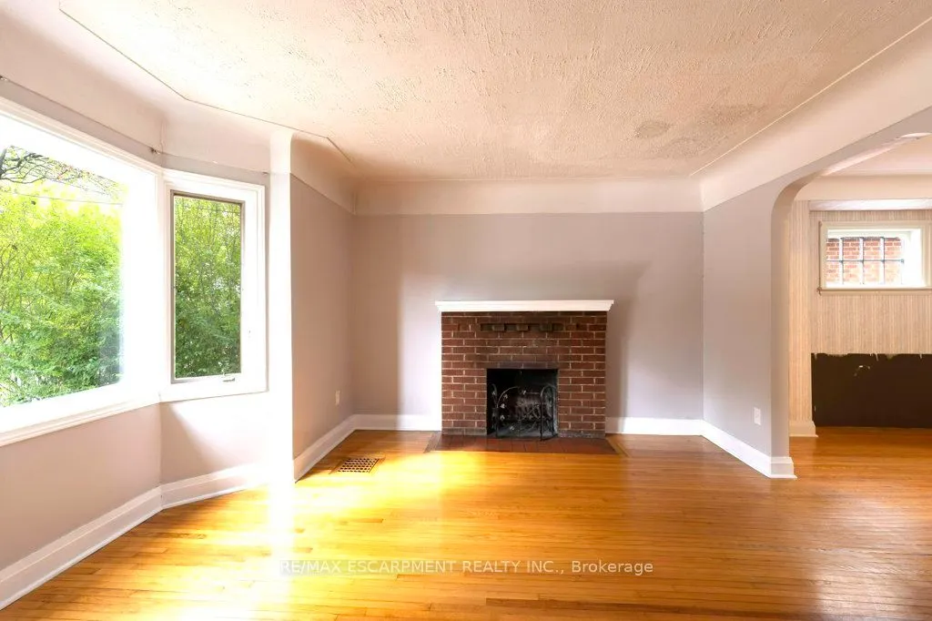 144 WHITNEY Avenue