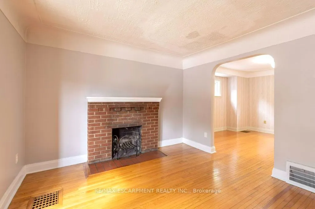144 WHITNEY Avenue