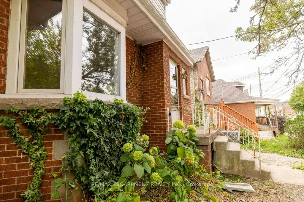 144 WHITNEY Avenue