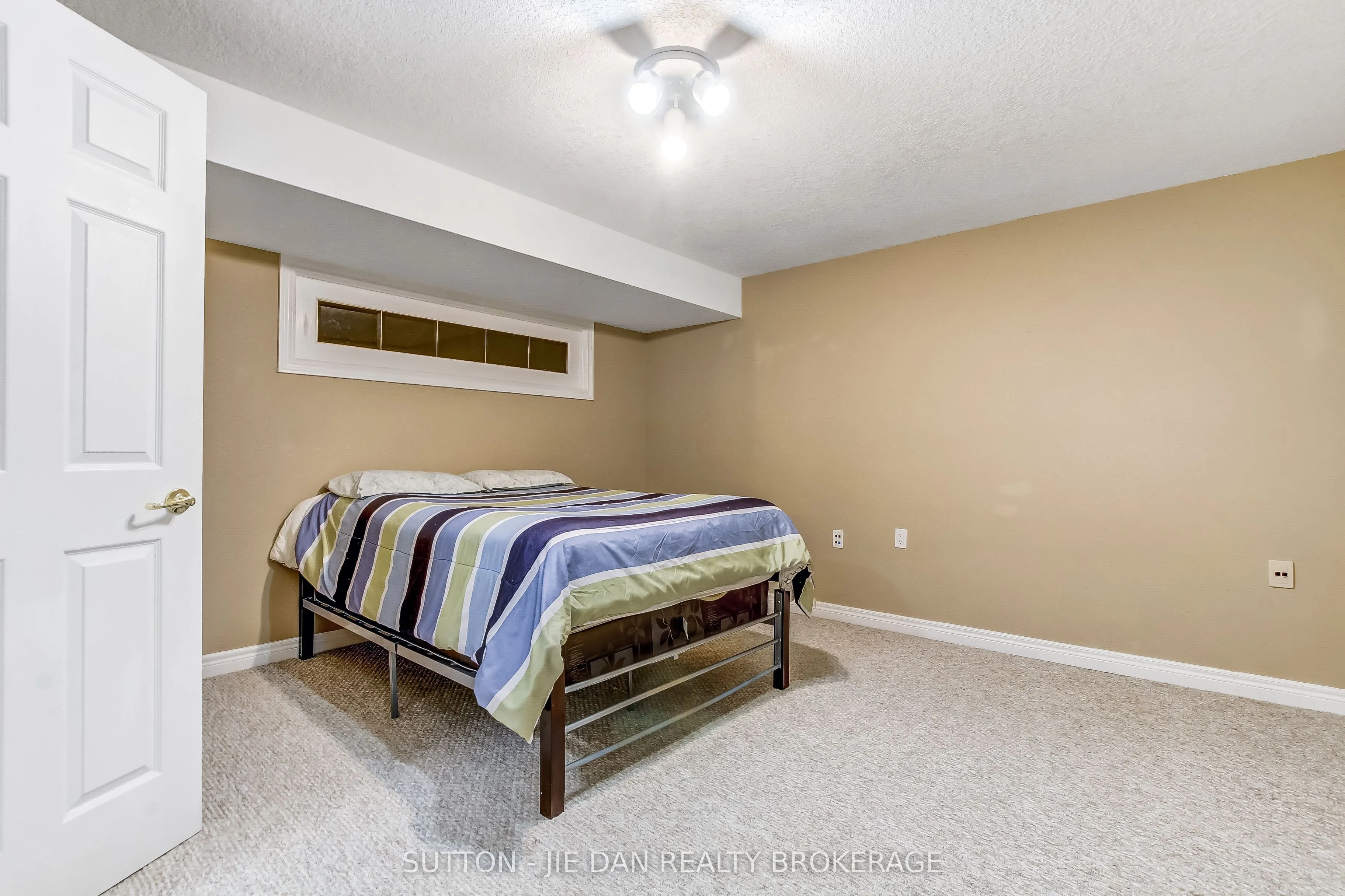 1574 RICHMOND Street, #23