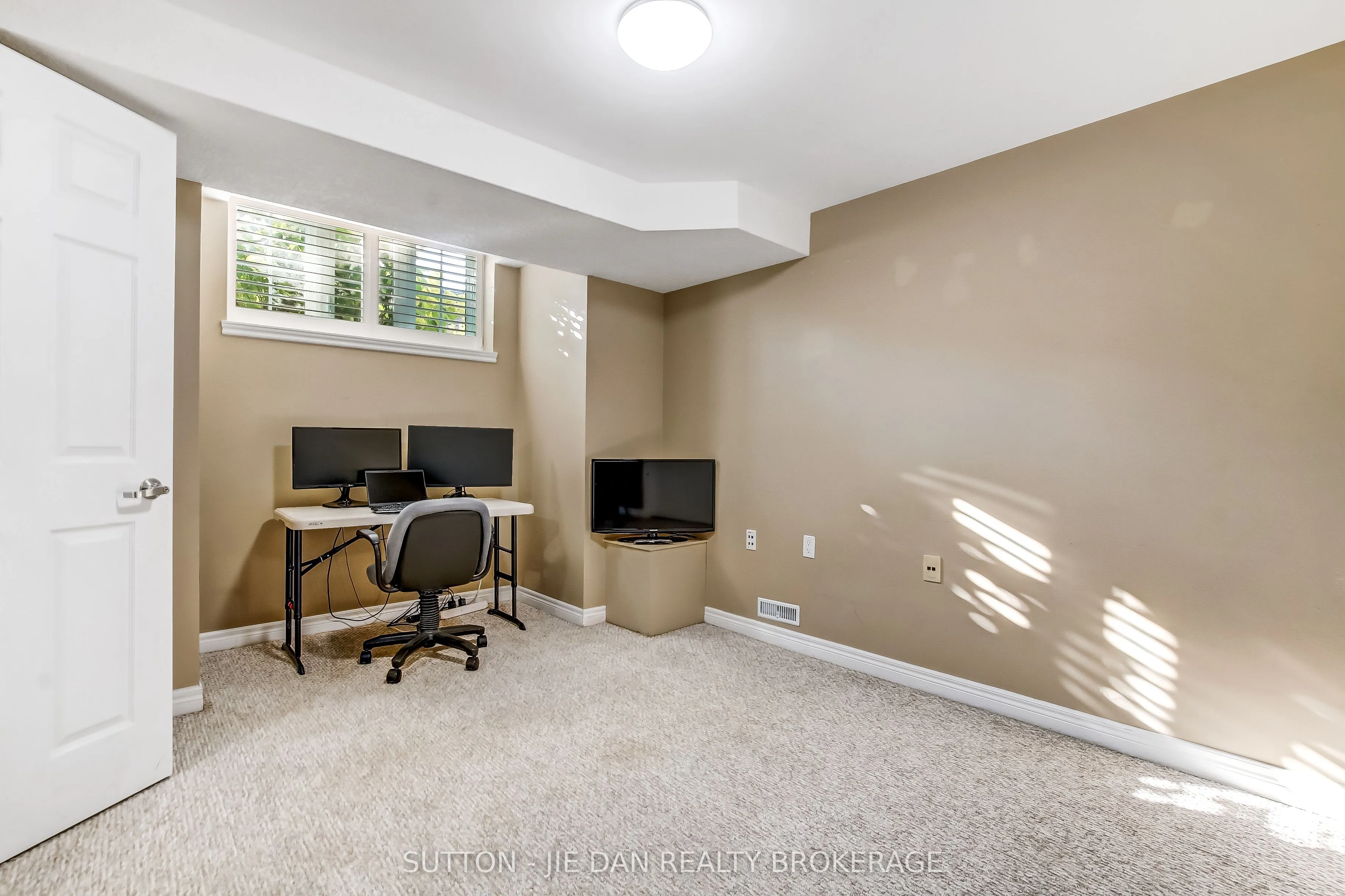 1574 RICHMOND Street, #23