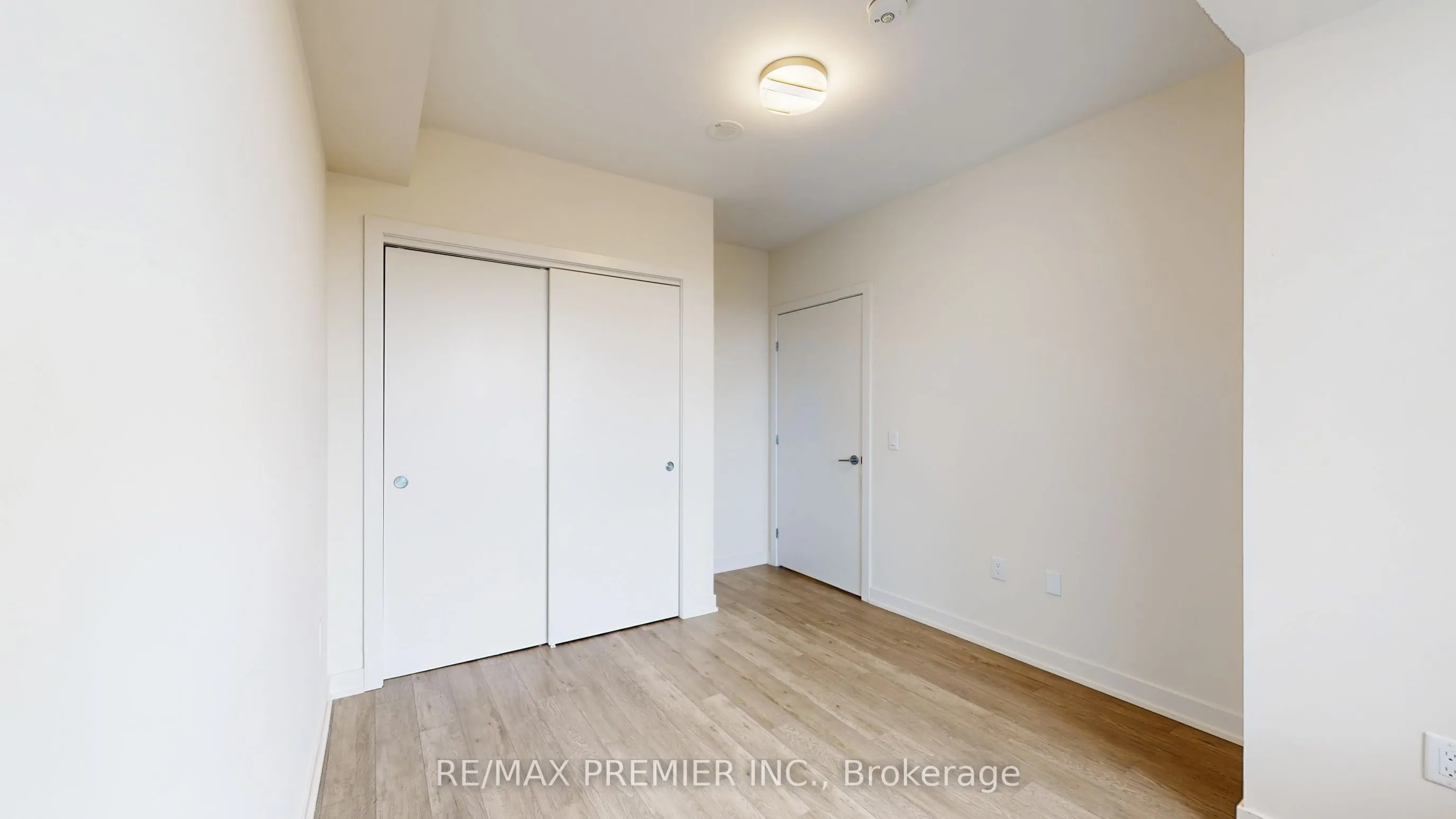 212 King William Street, #922