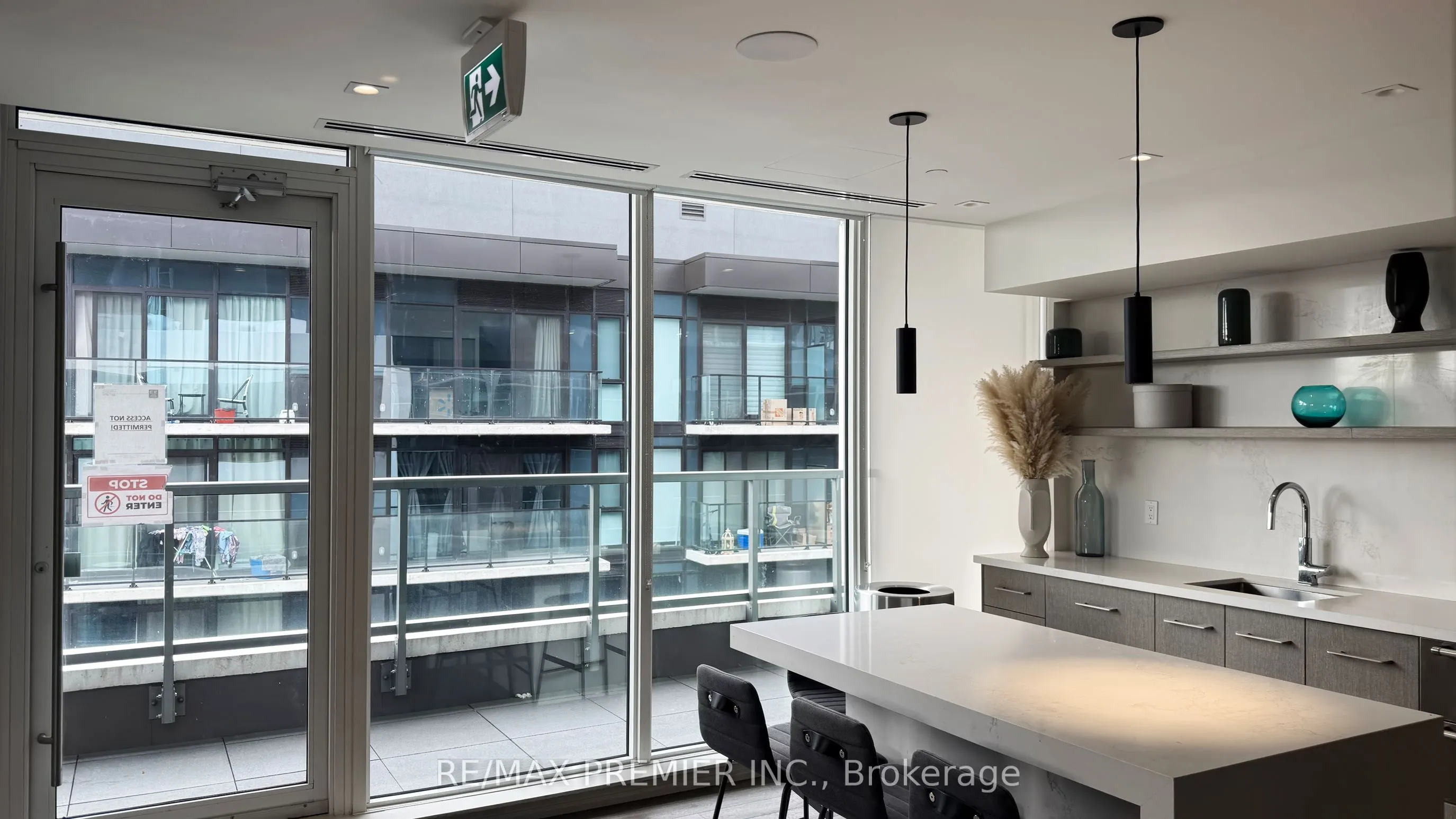 212 King William Street, #922