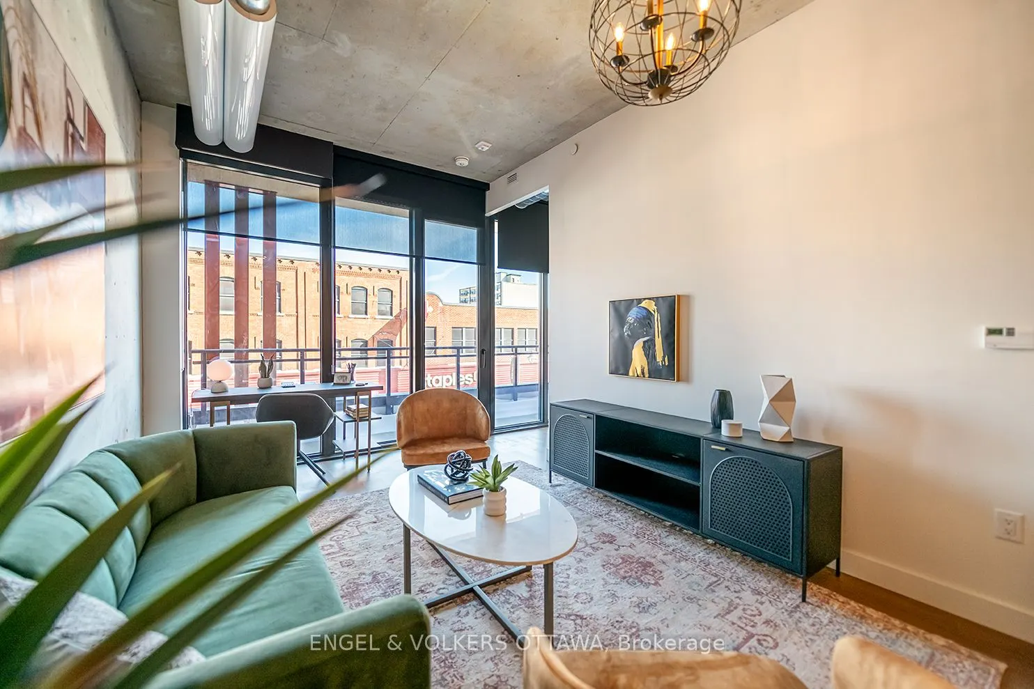 10 James Street, #211
