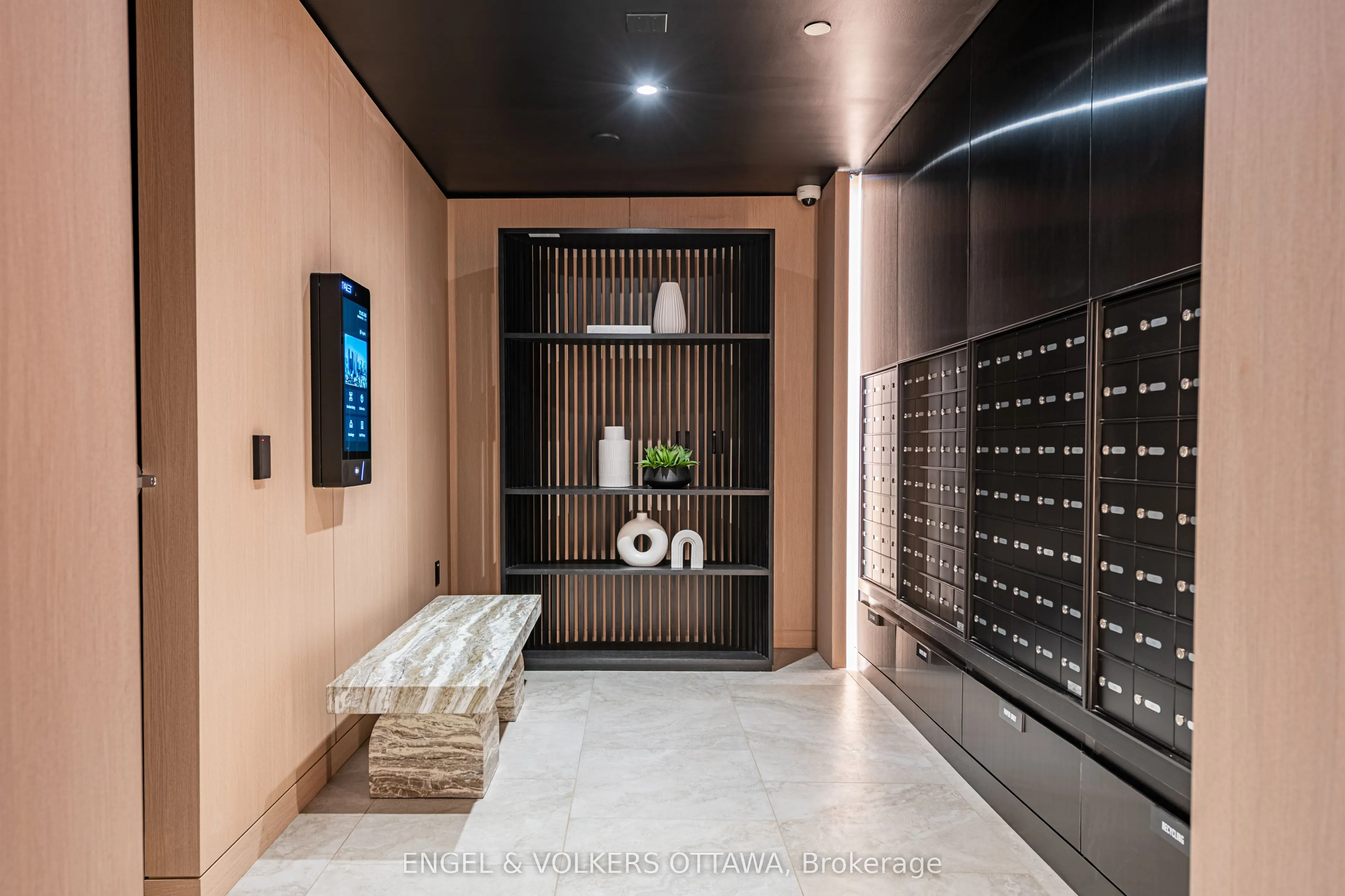 10 James Street, #211