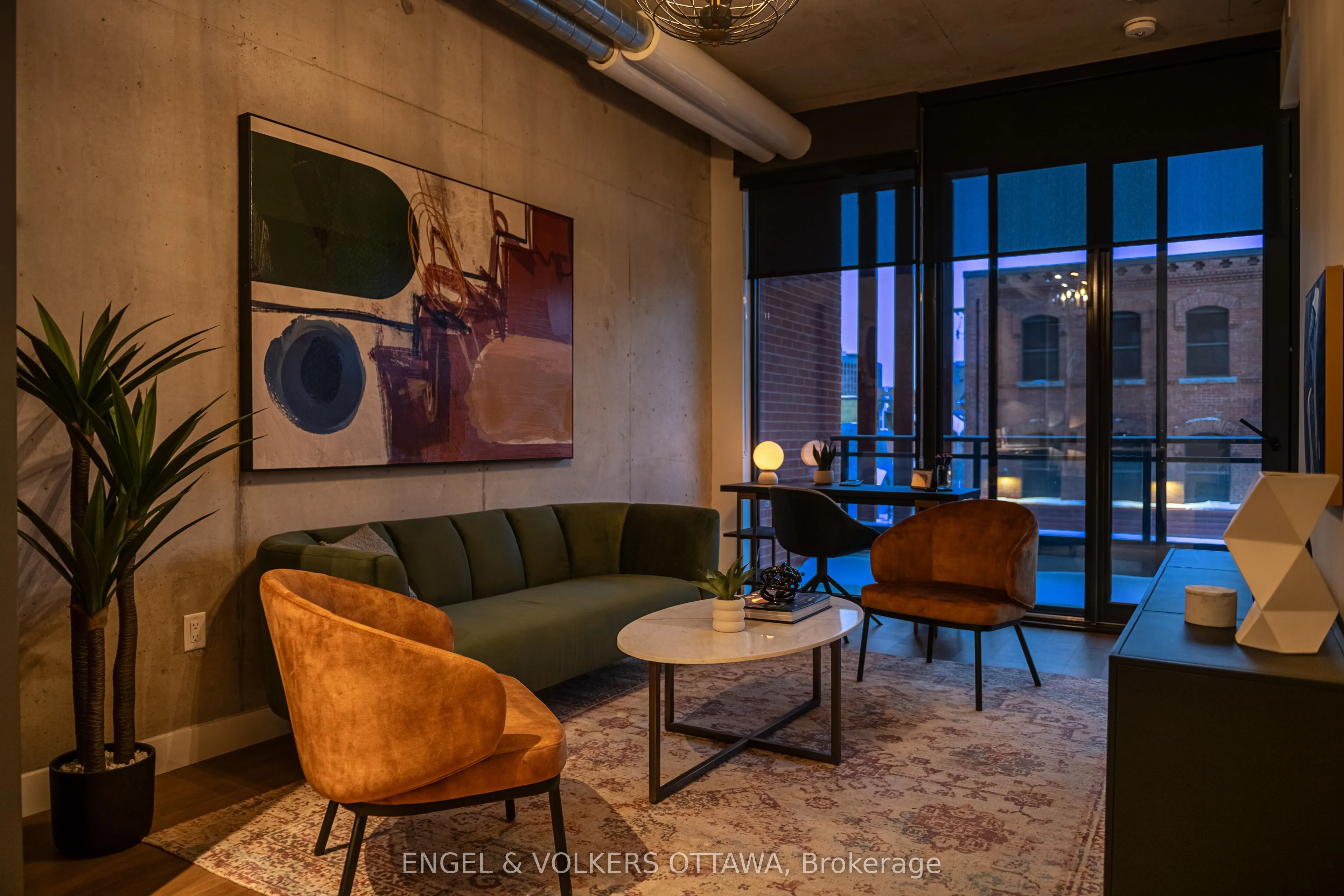10 James Street, #211