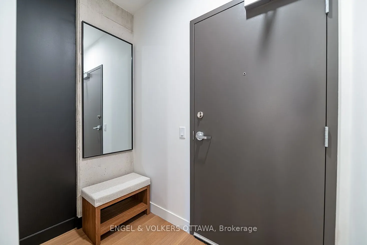 10 James Street, #211