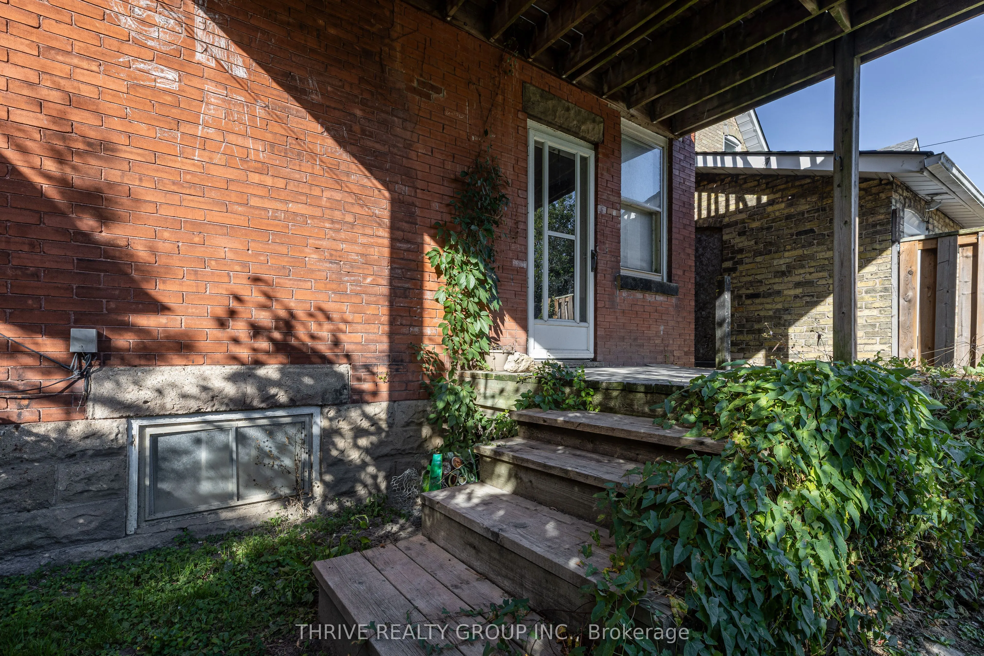 11 Forest Avenue