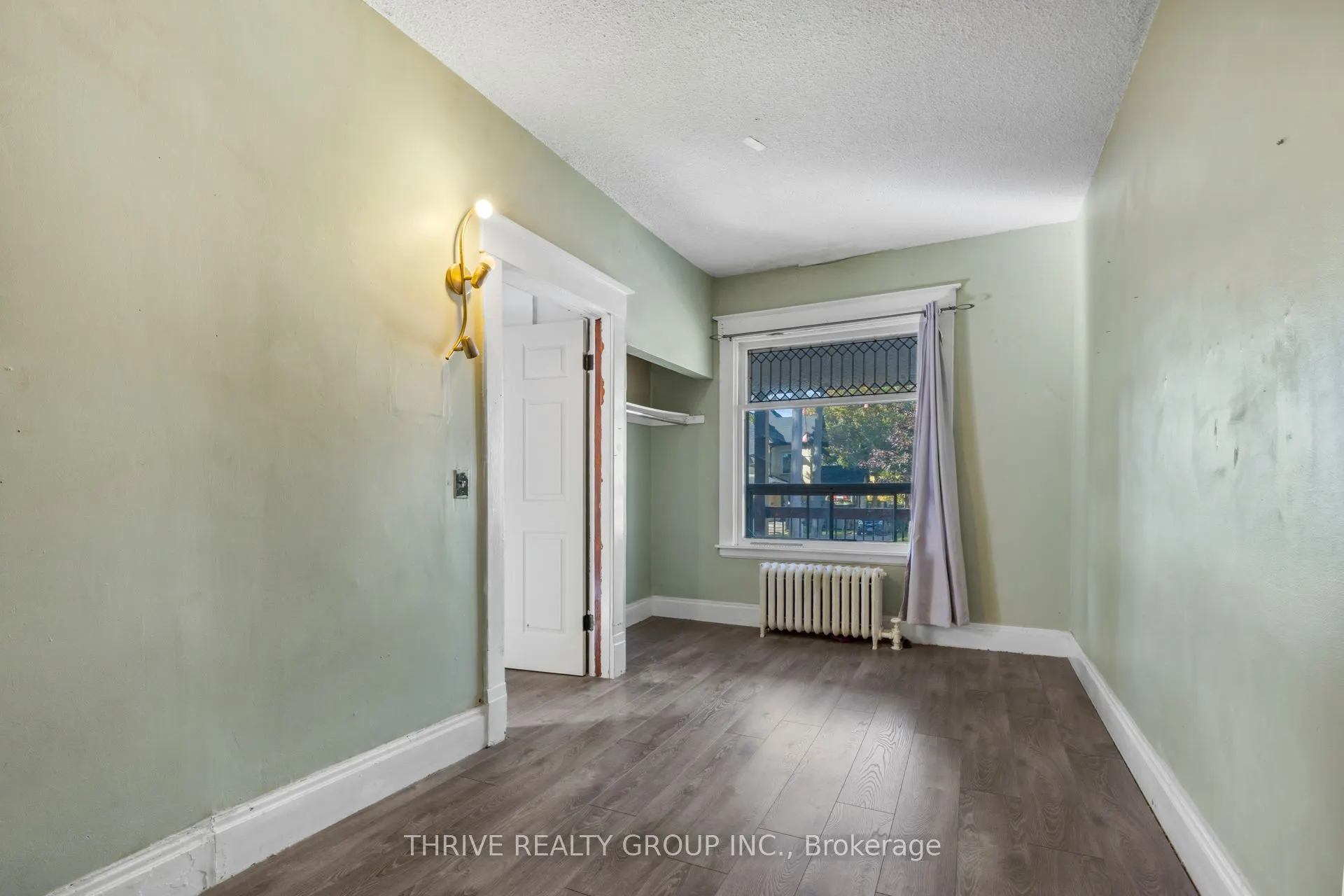 11 Forest Avenue