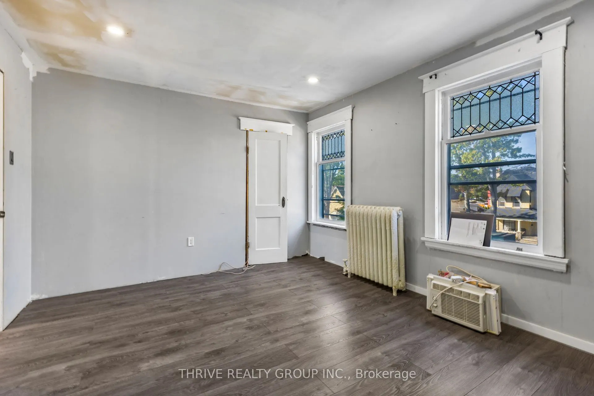 11 Forest Avenue