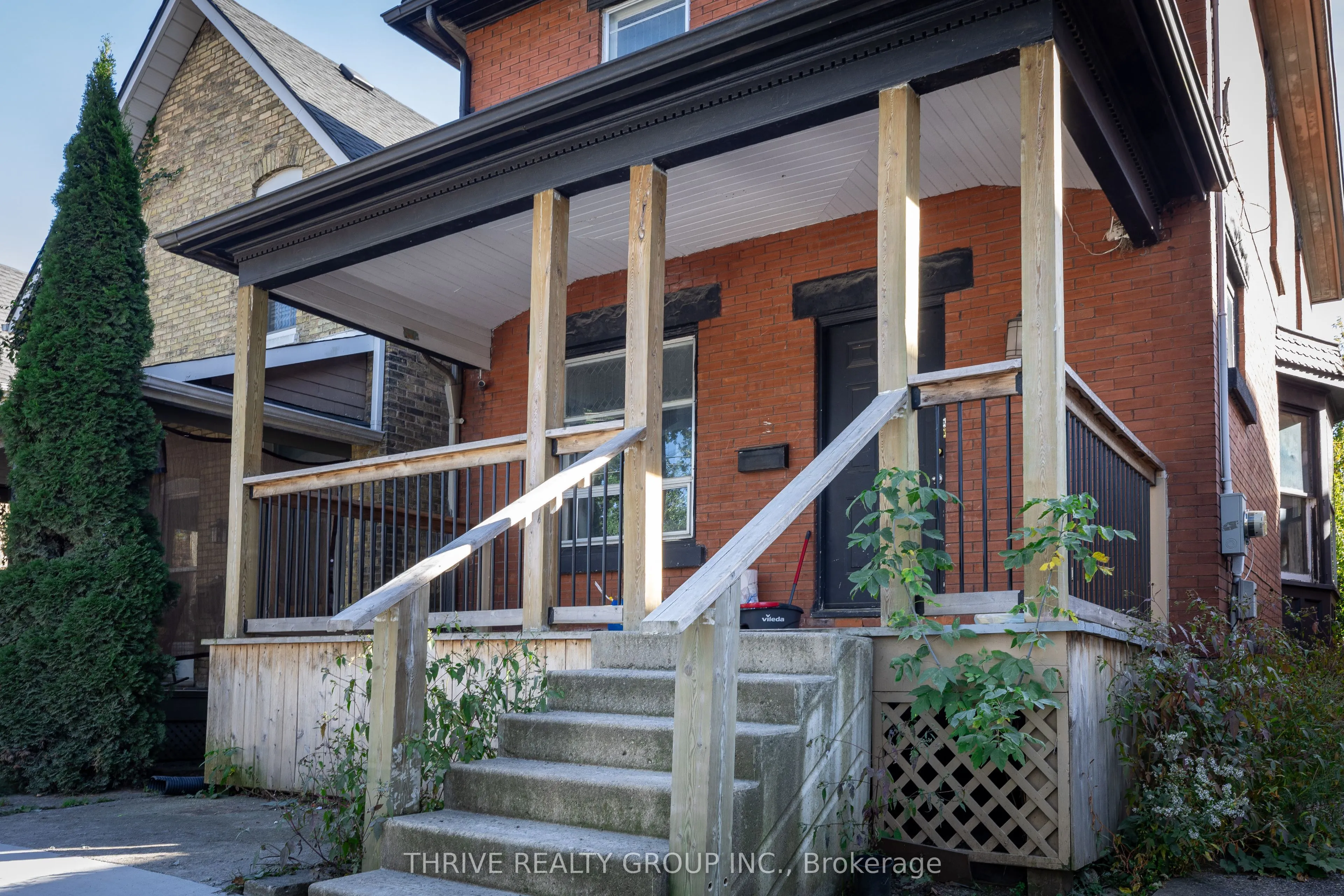 11 Forest Avenue