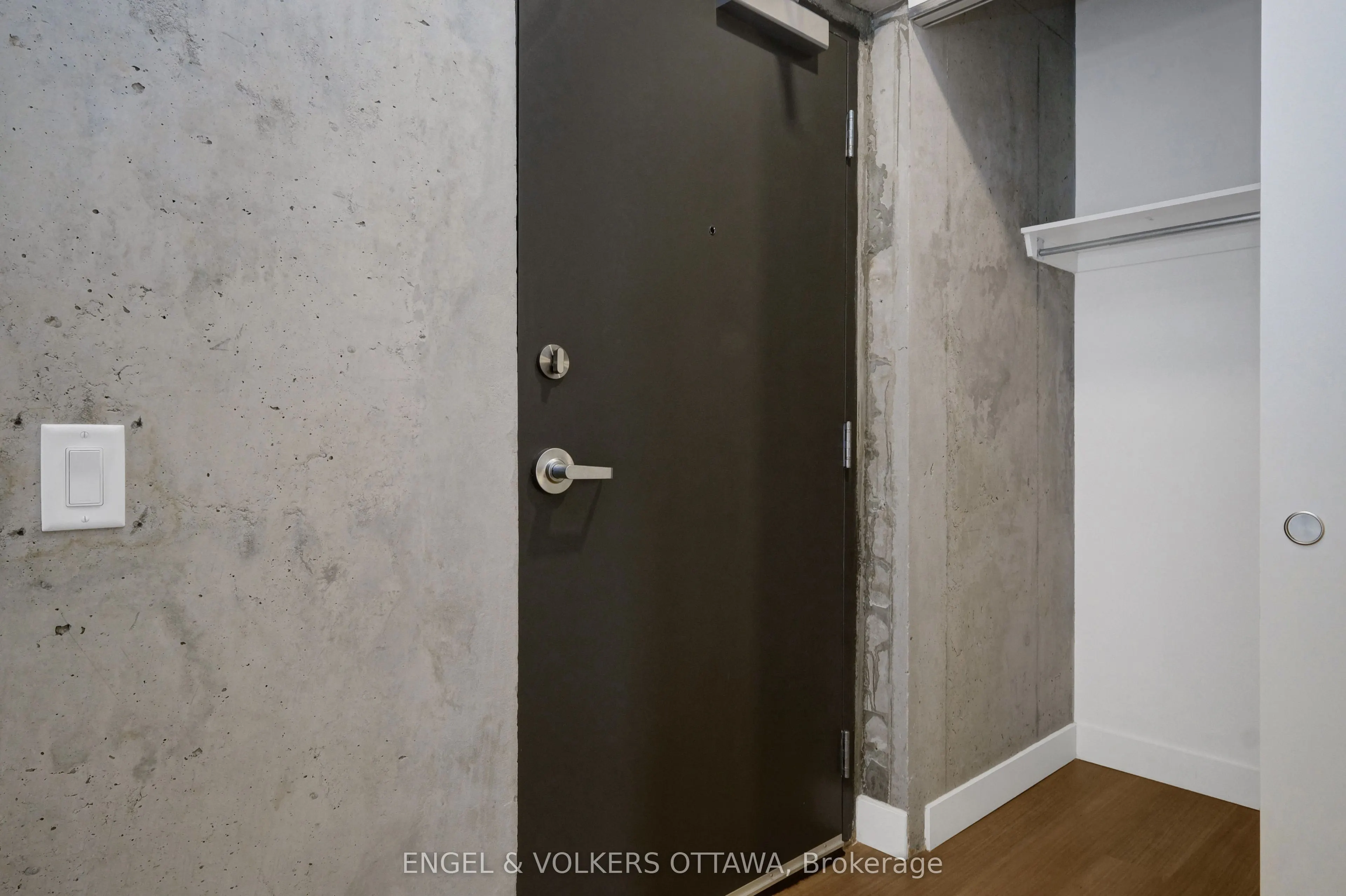 10 James Street, #201