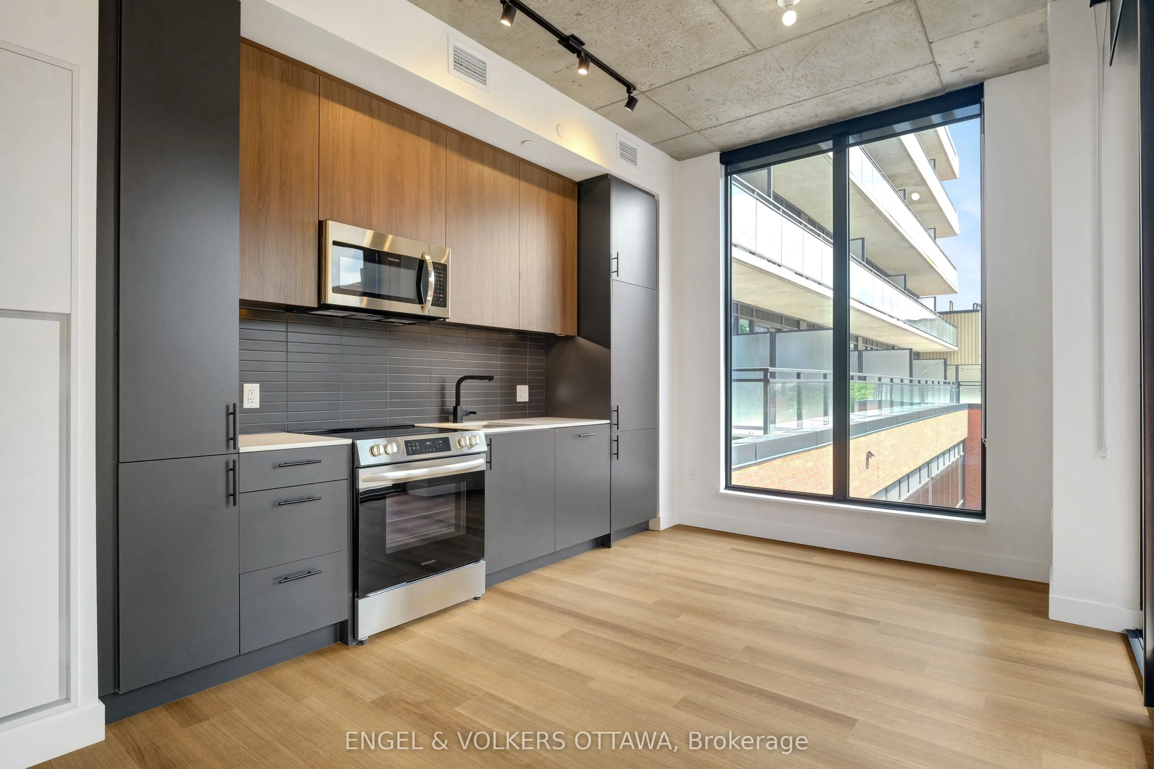 10 James Street, #201
