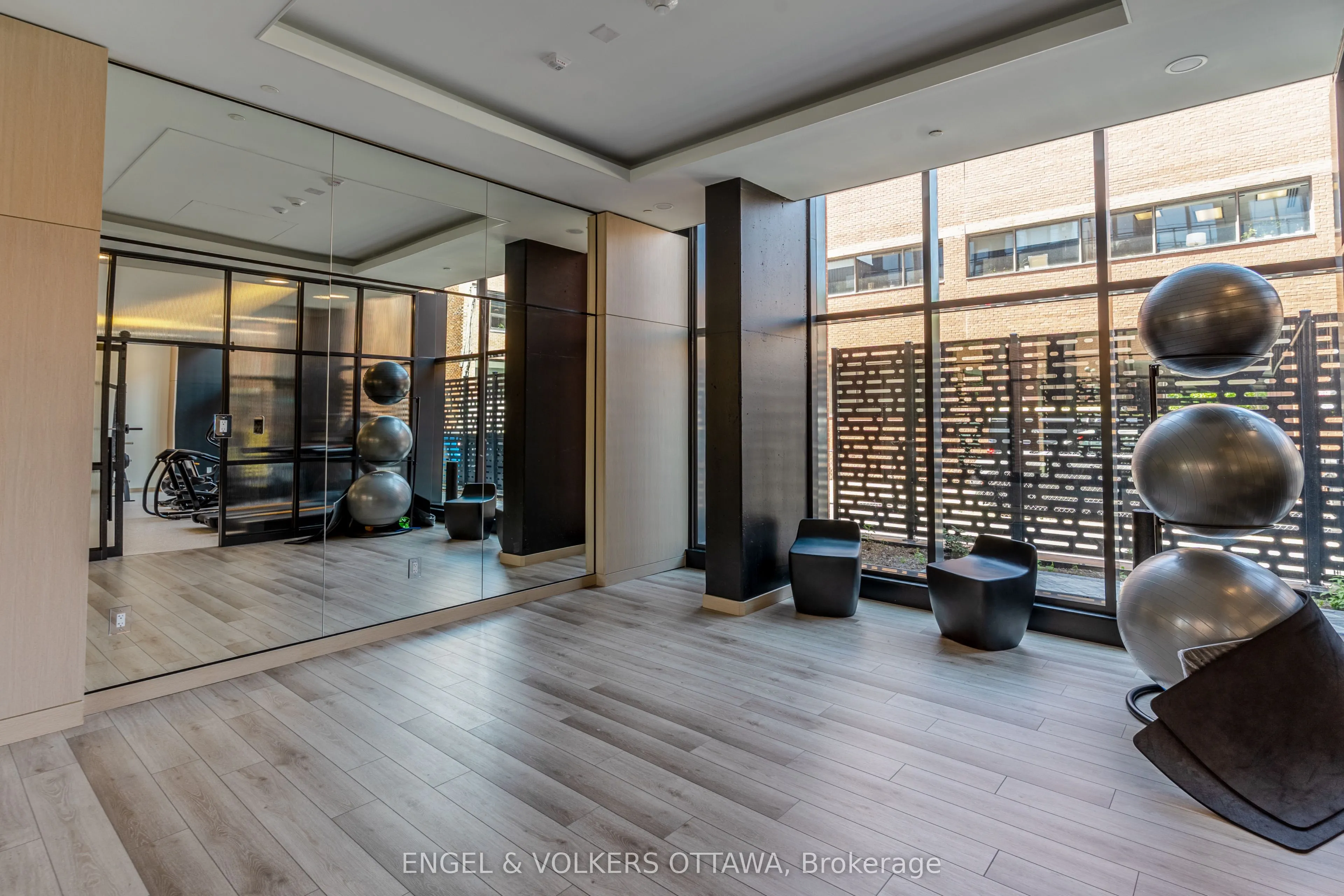 10 James Street, #201