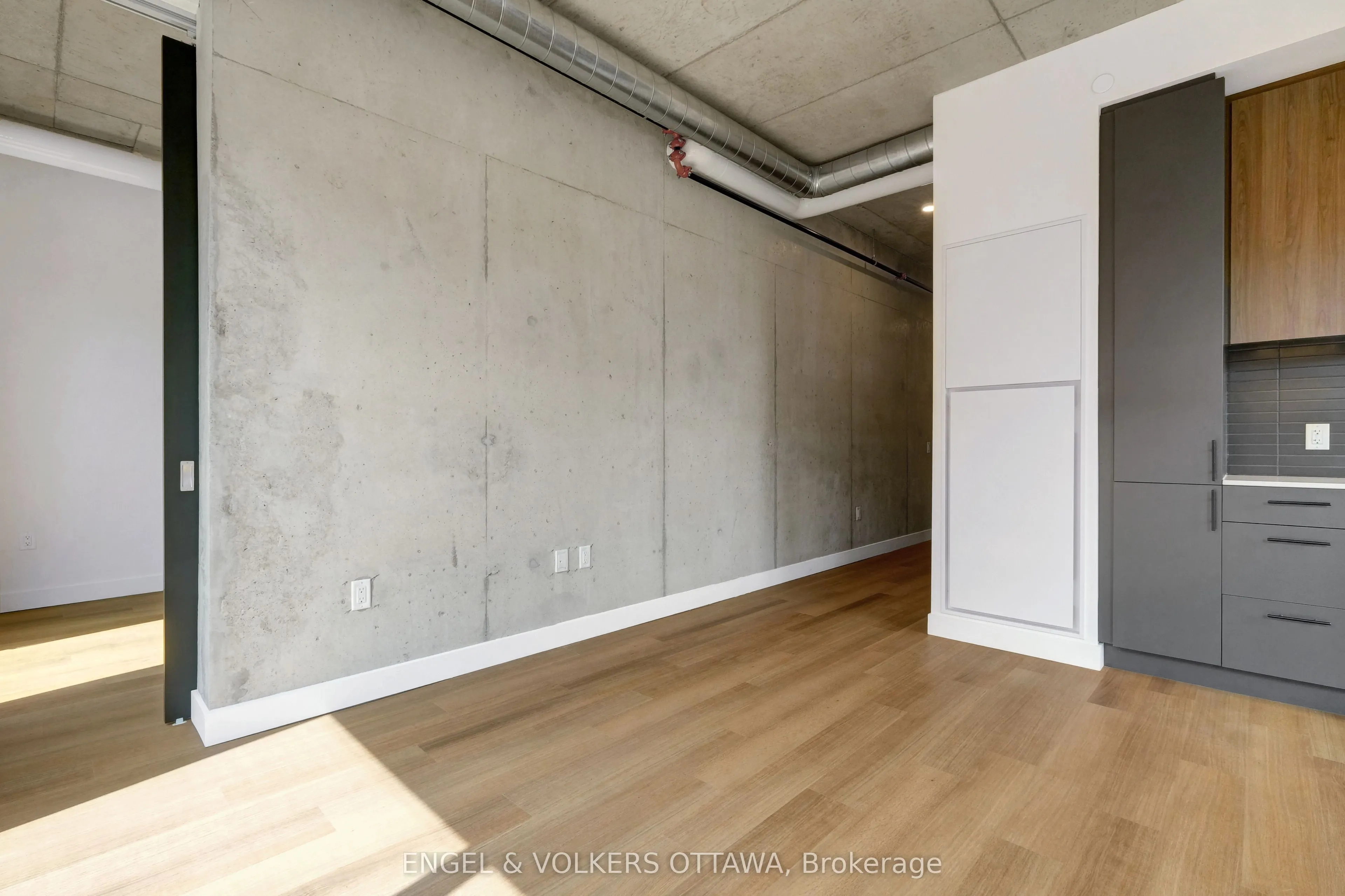 10 James Street, #201