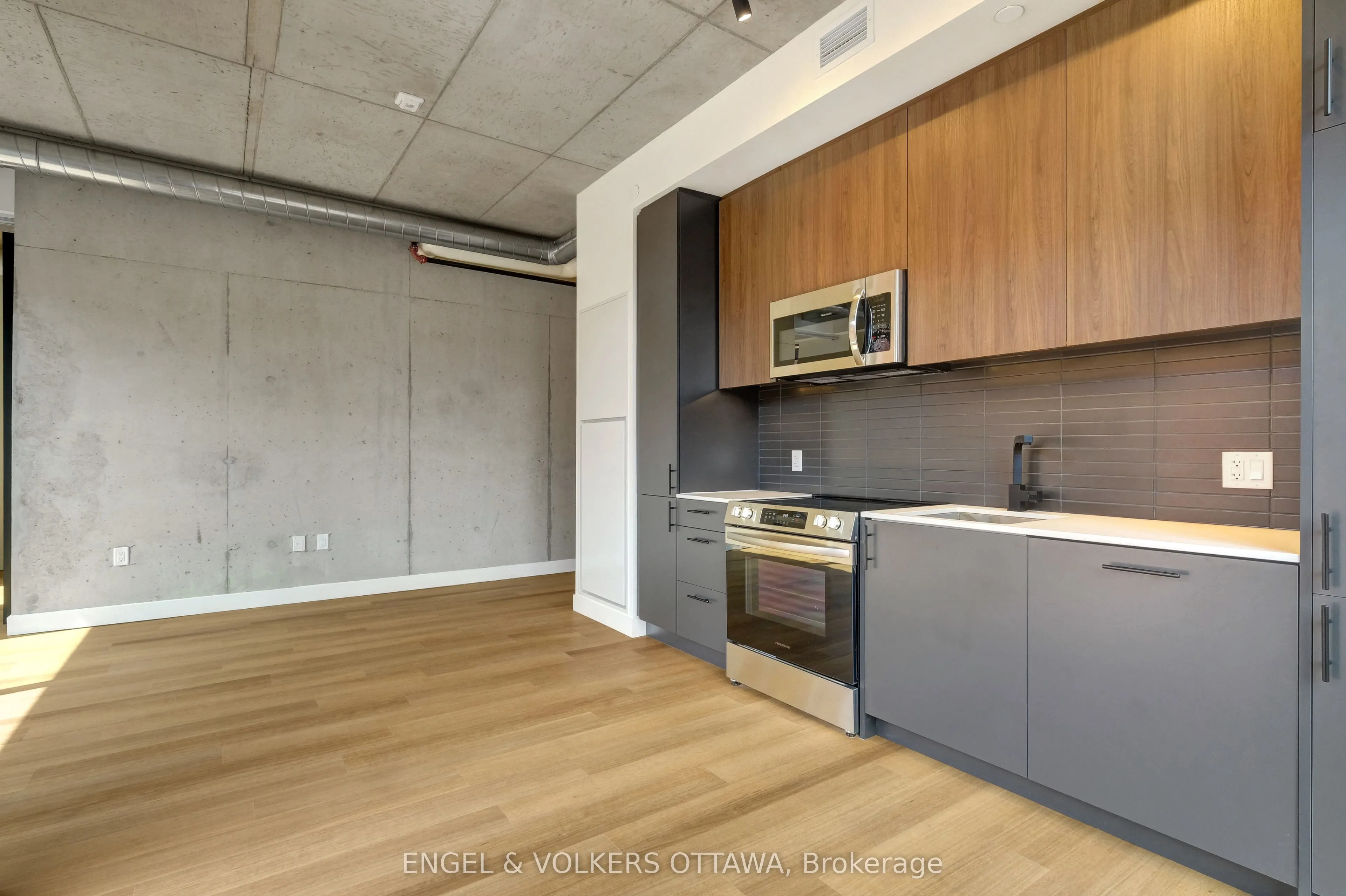 10 James Street, #201