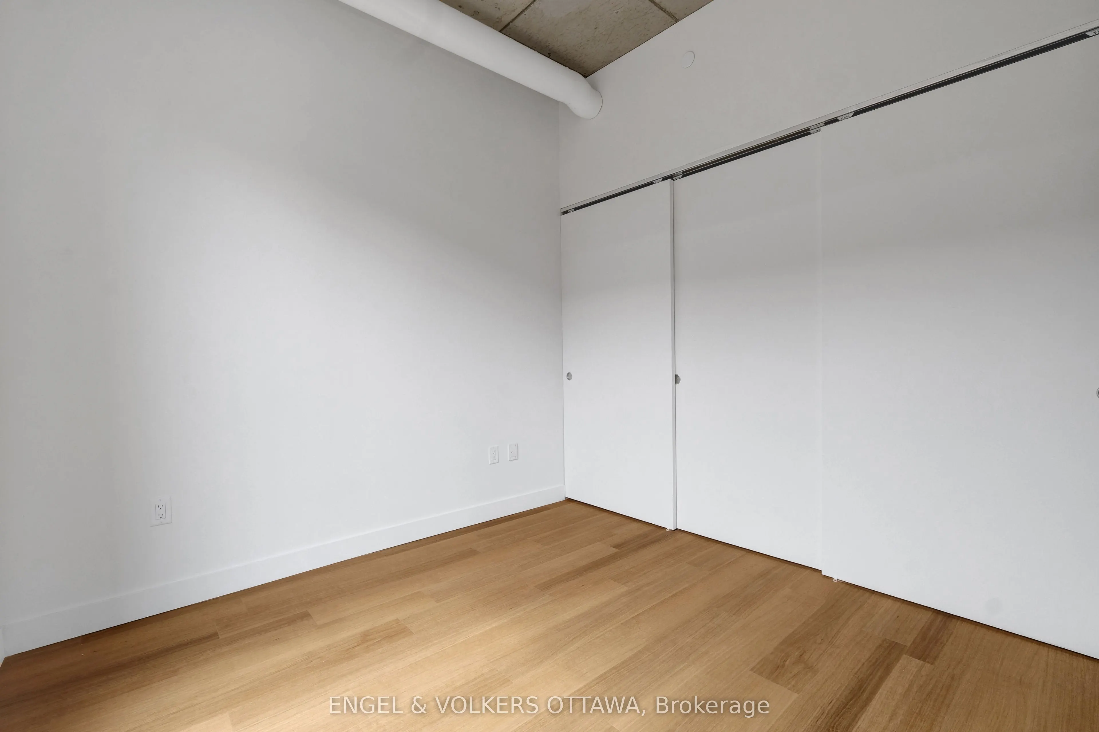 10 James Street, #201