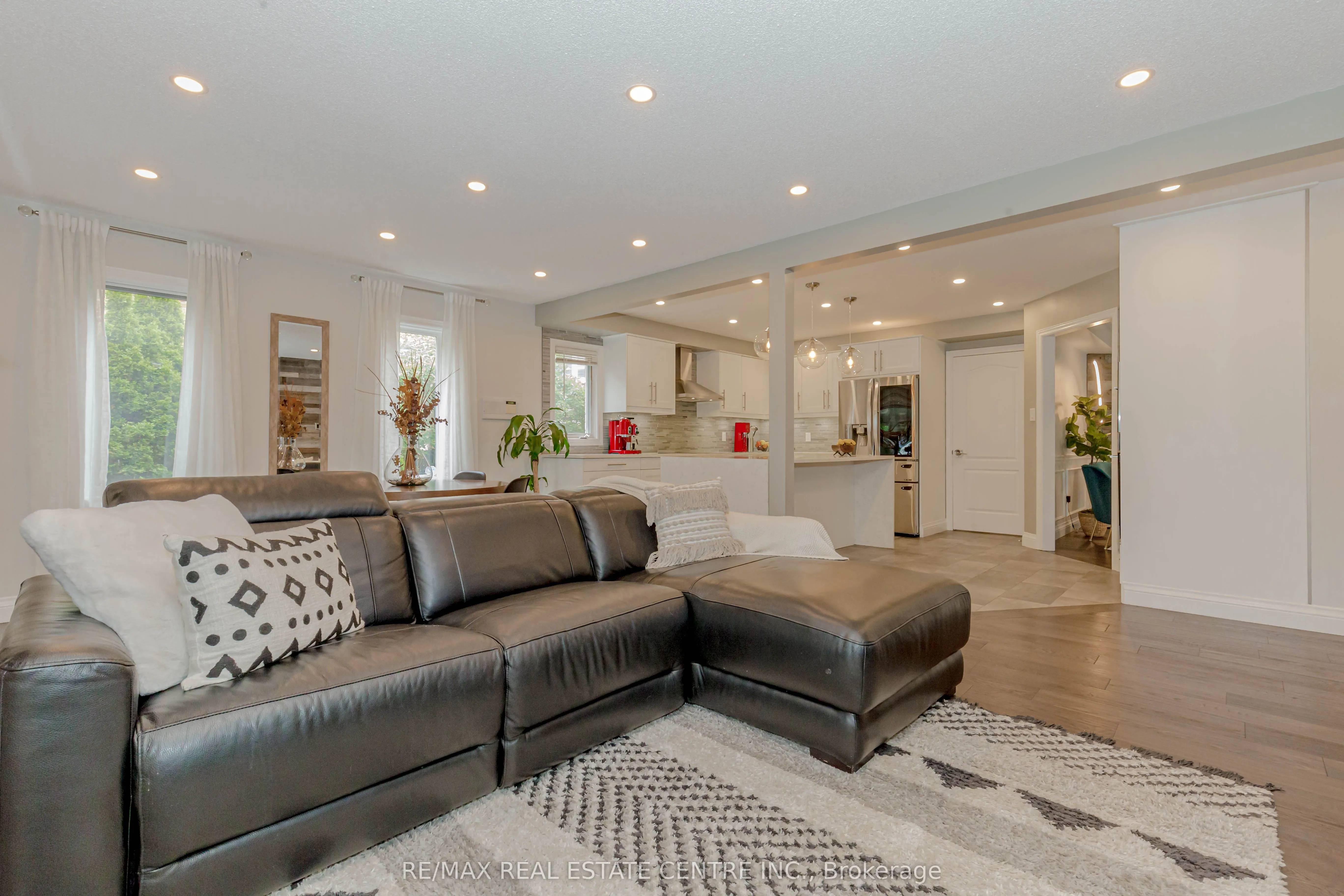 33 Strathroy Crescent