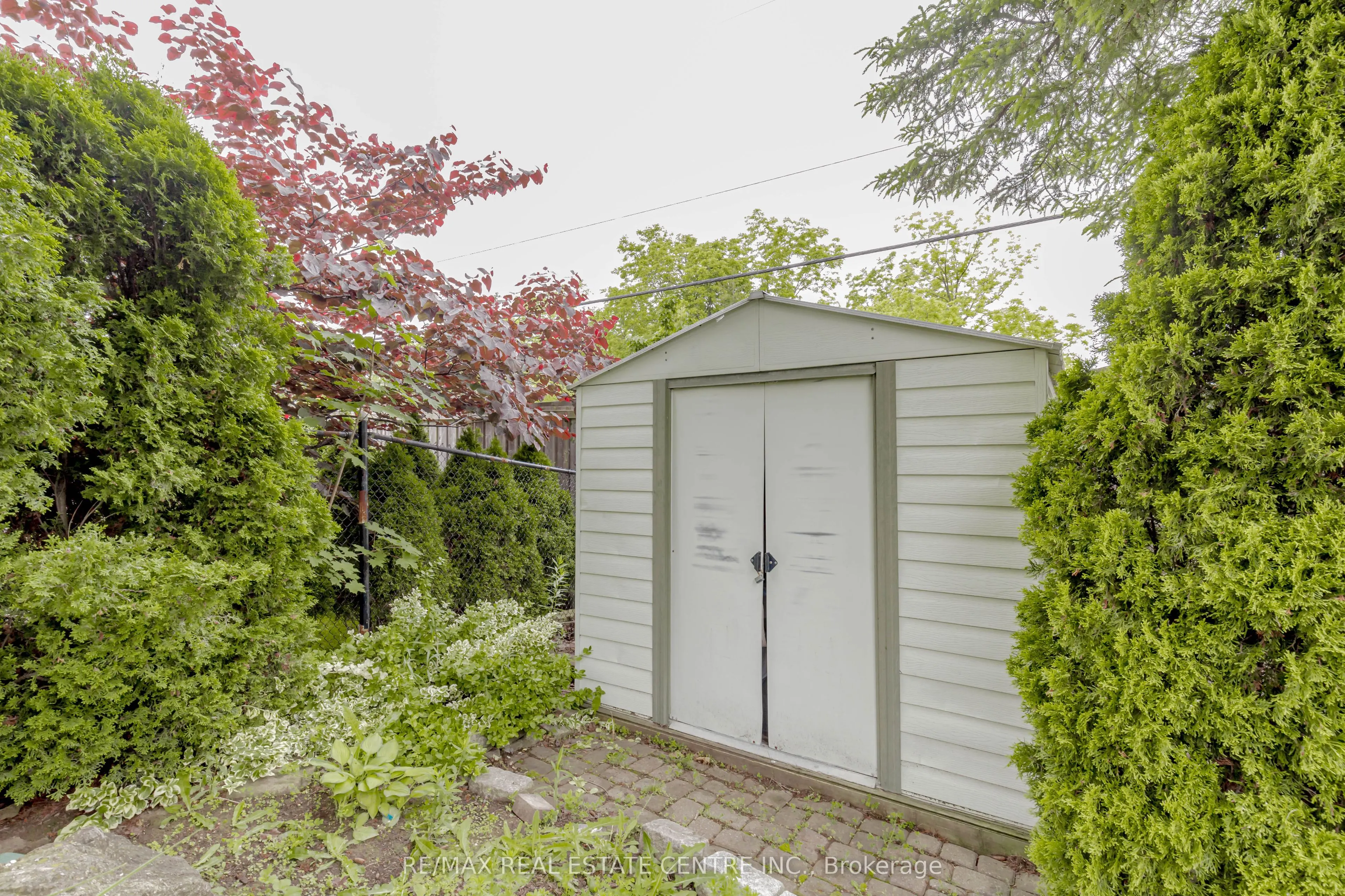 33 Strathroy Crescent