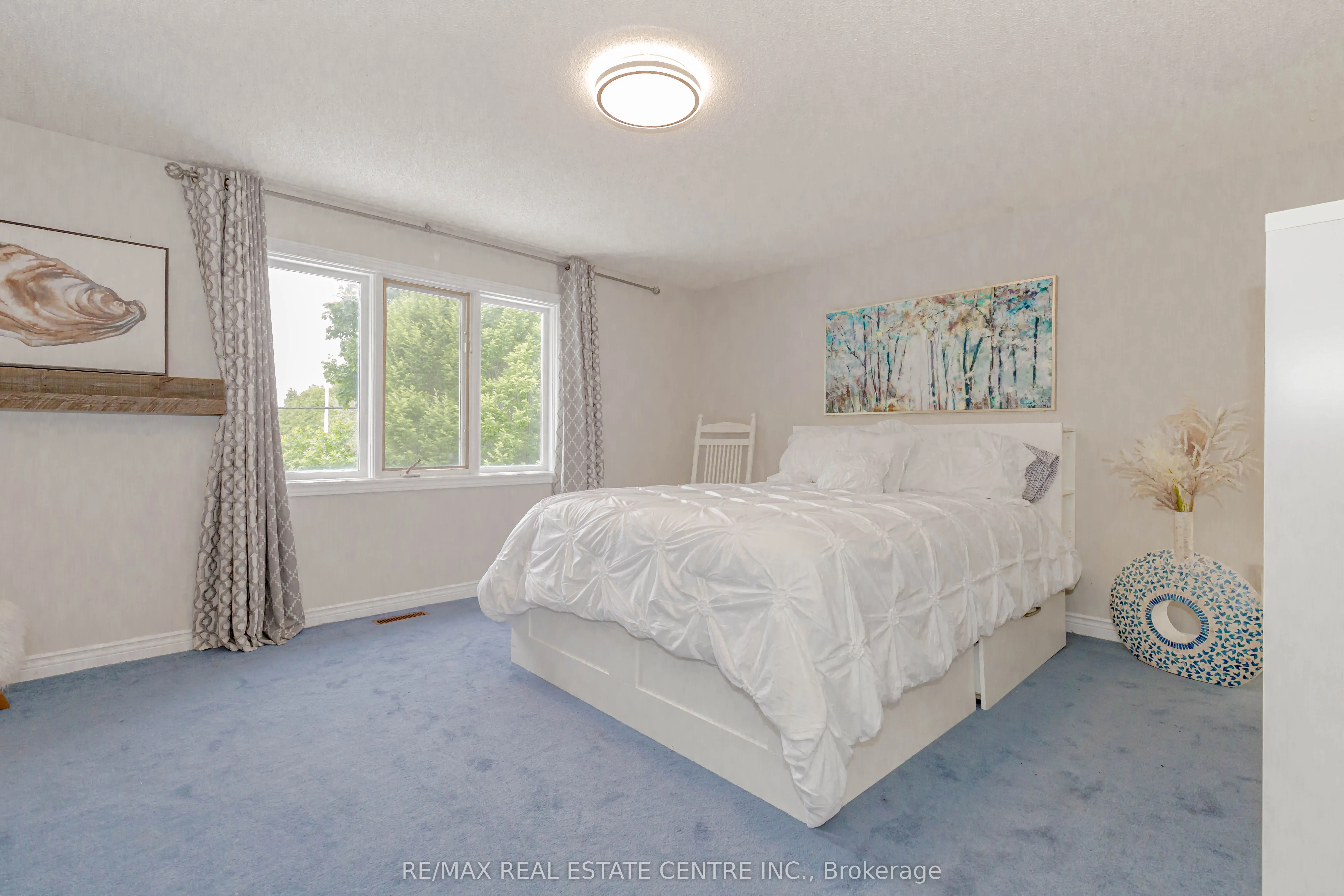 33 Strathroy Crescent