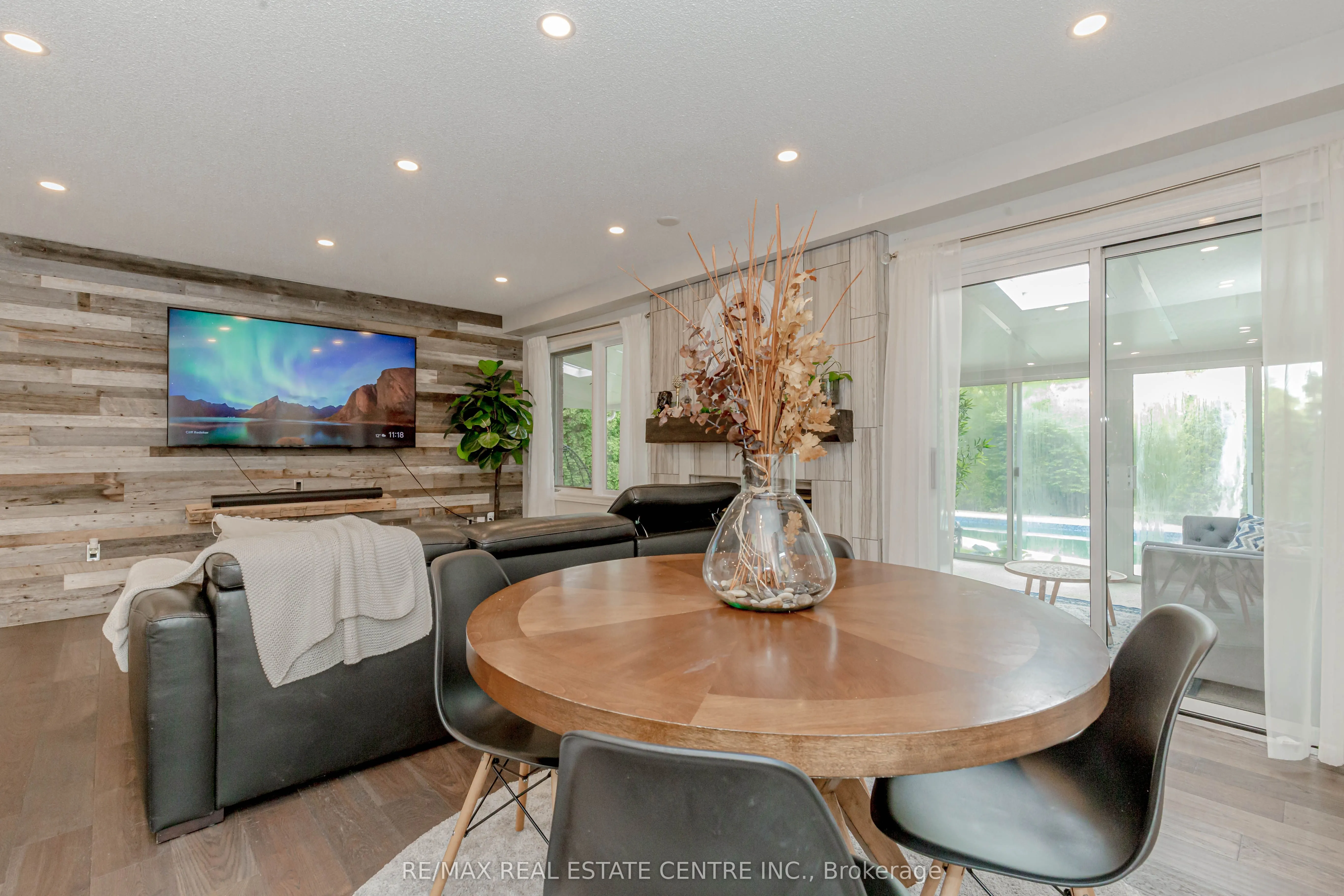 33 Strathroy Crescent