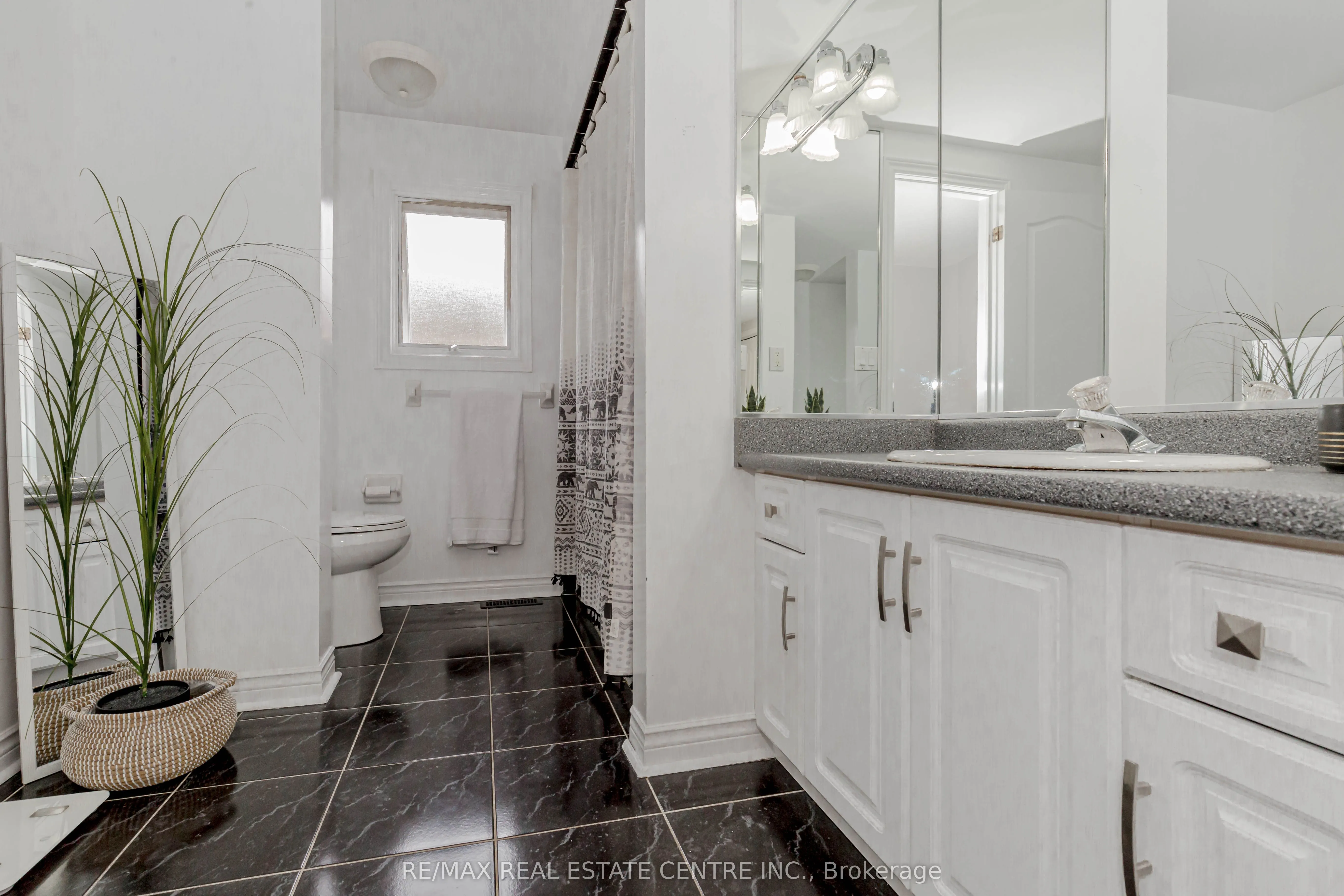 33 Strathroy Crescent
