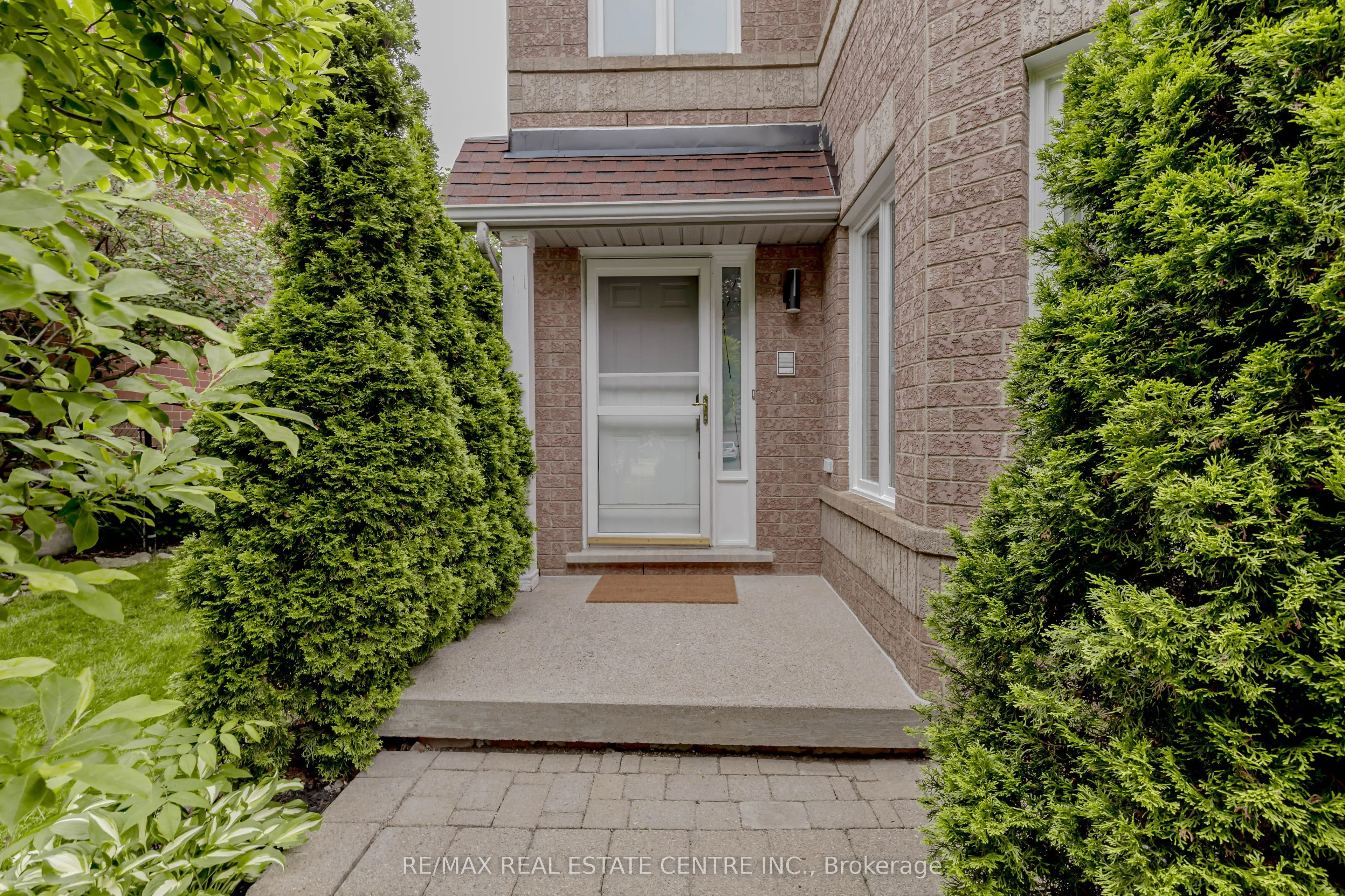 33 Strathroy Crescent