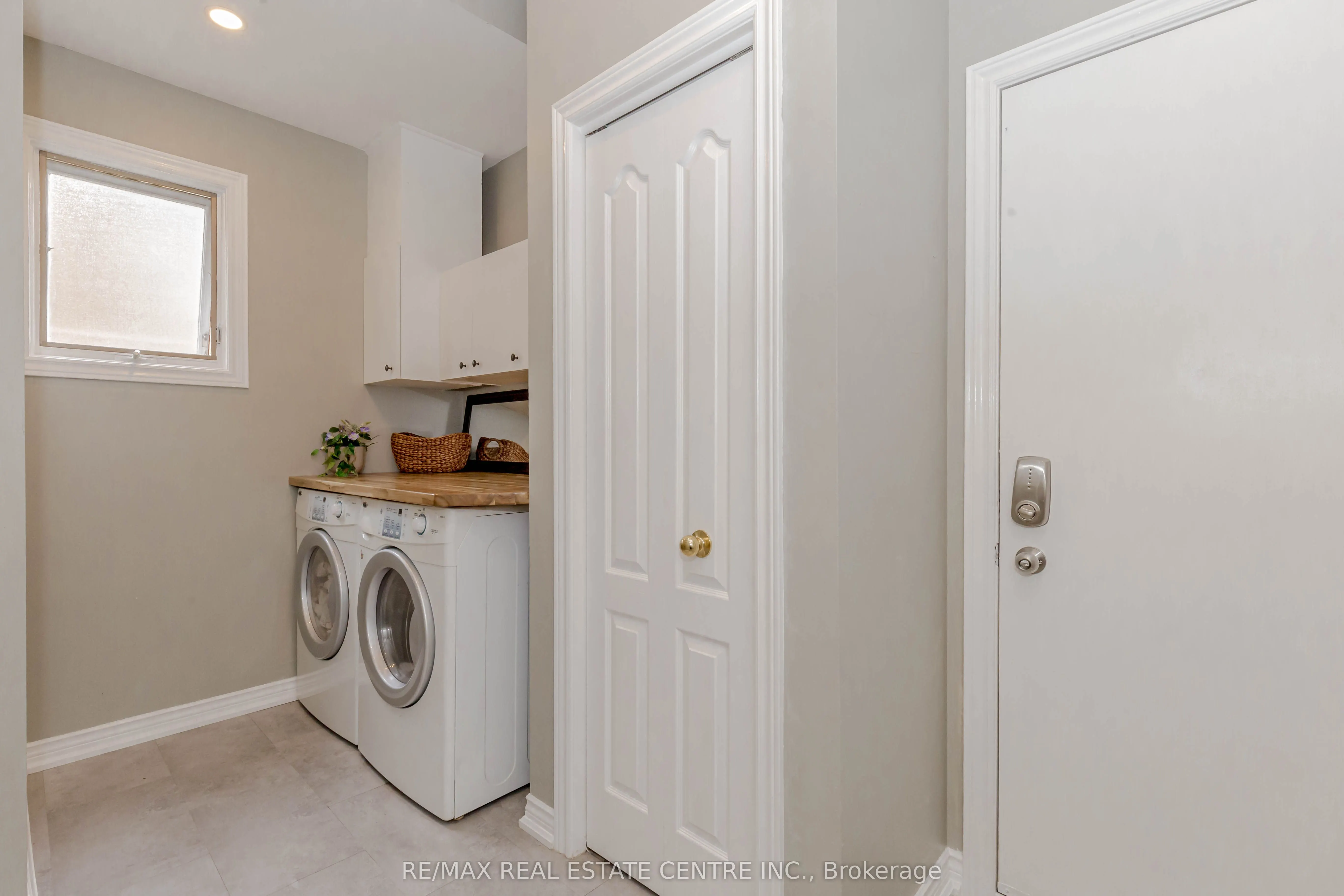 33 Strathroy Crescent