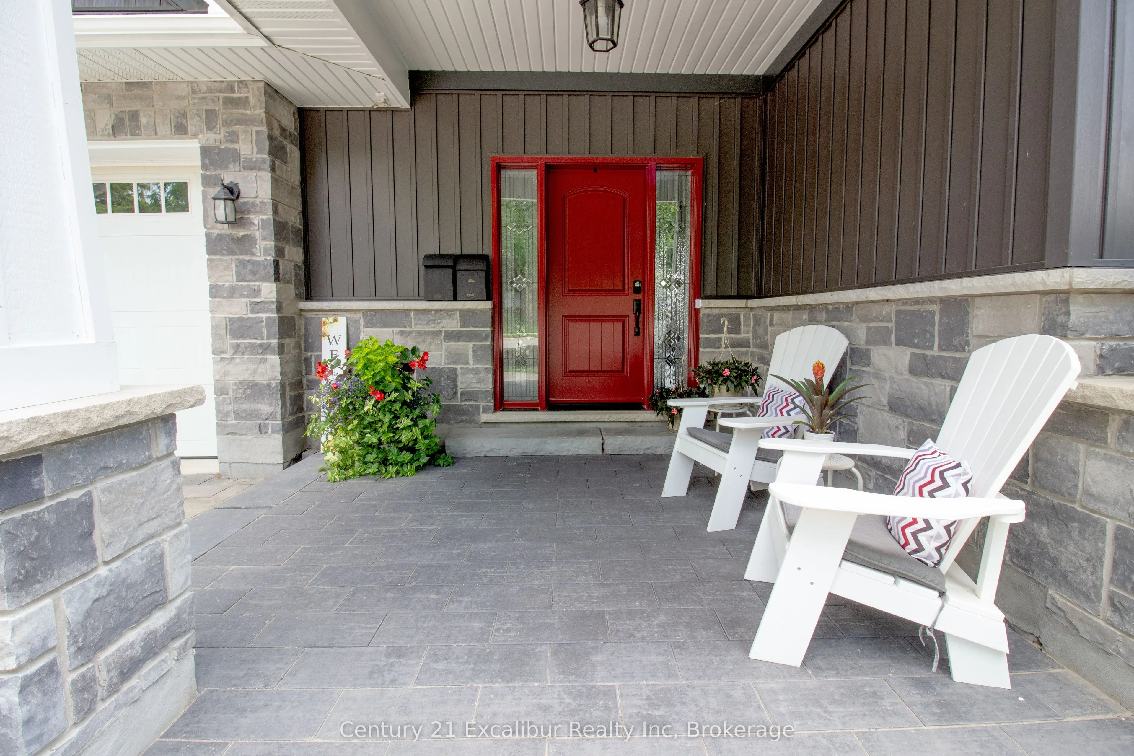 566 St. Patrick Street E