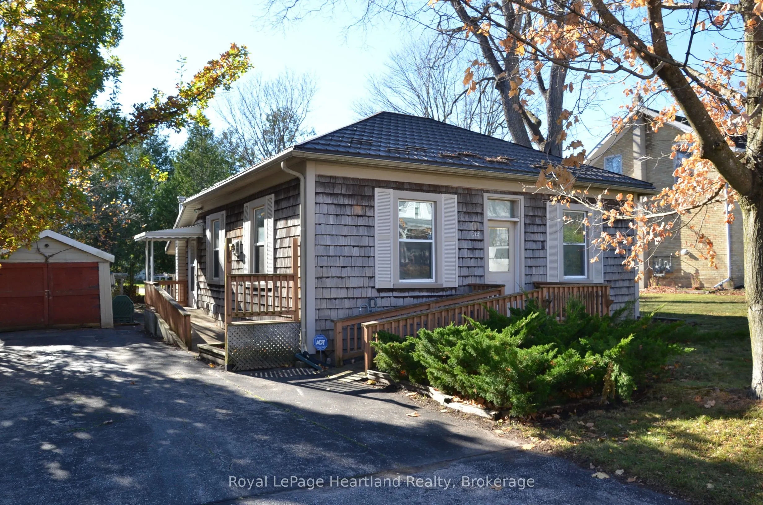 122 MARY STREET