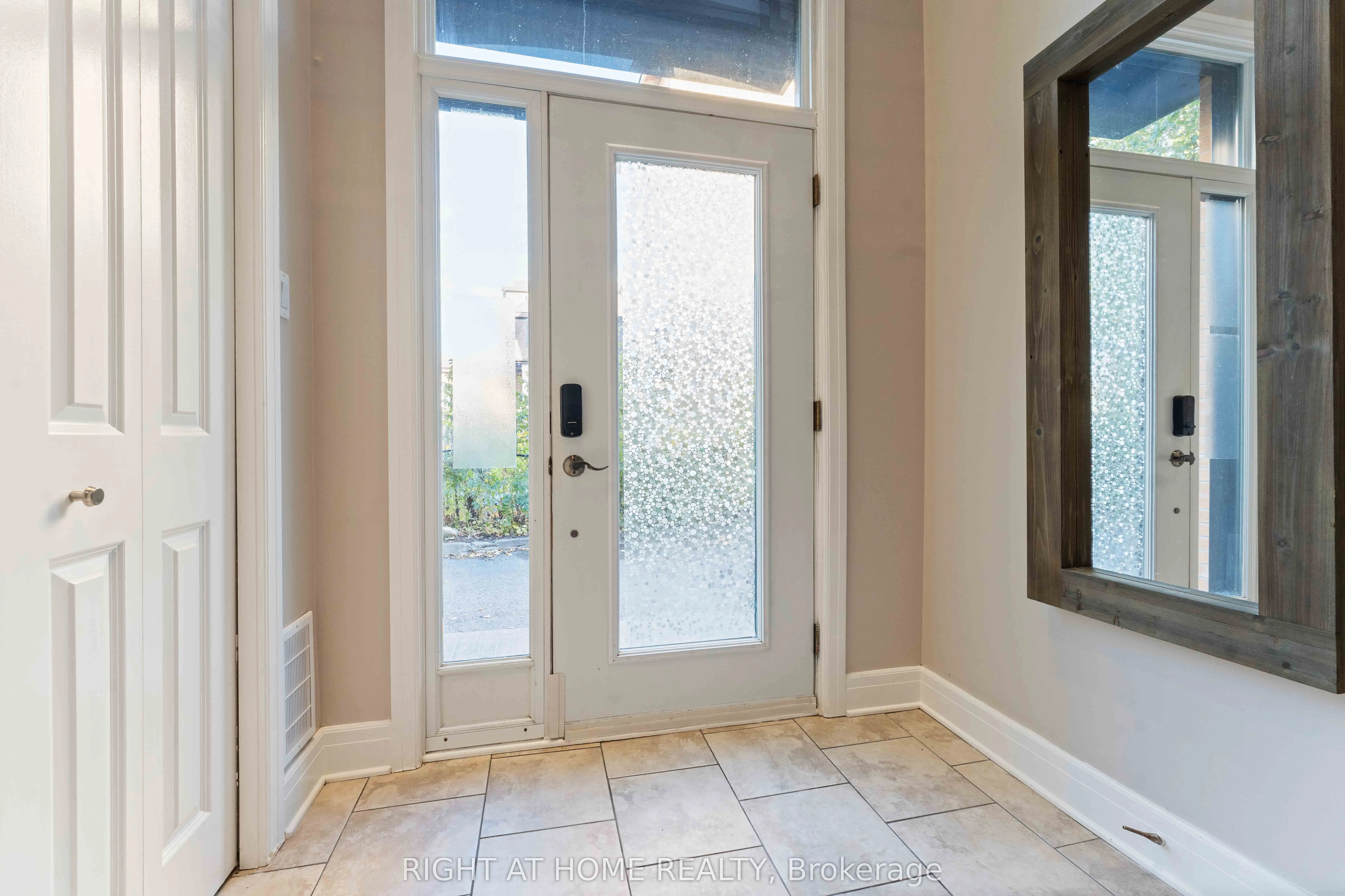 110 Little London Private