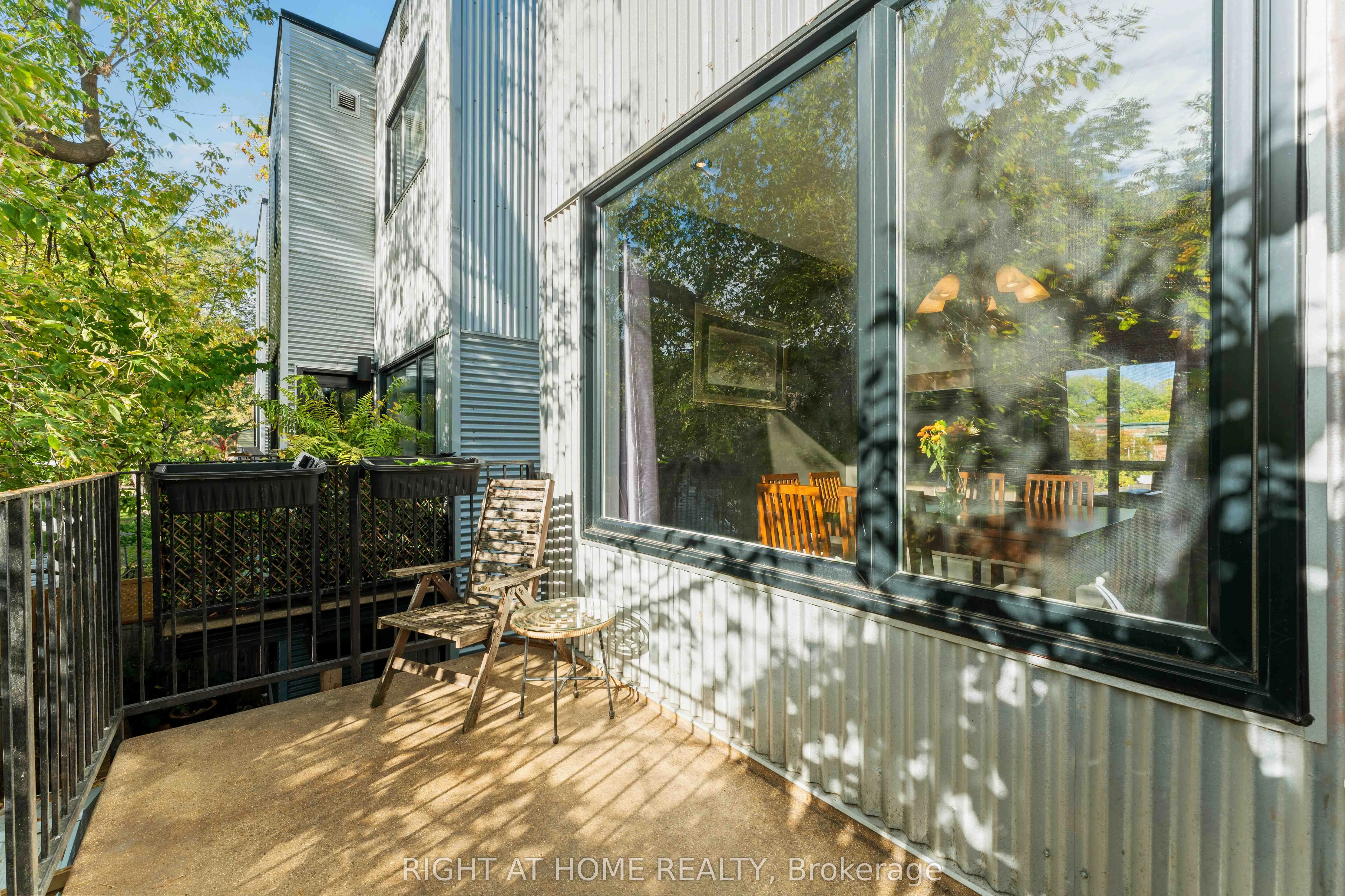 110 Little London Private