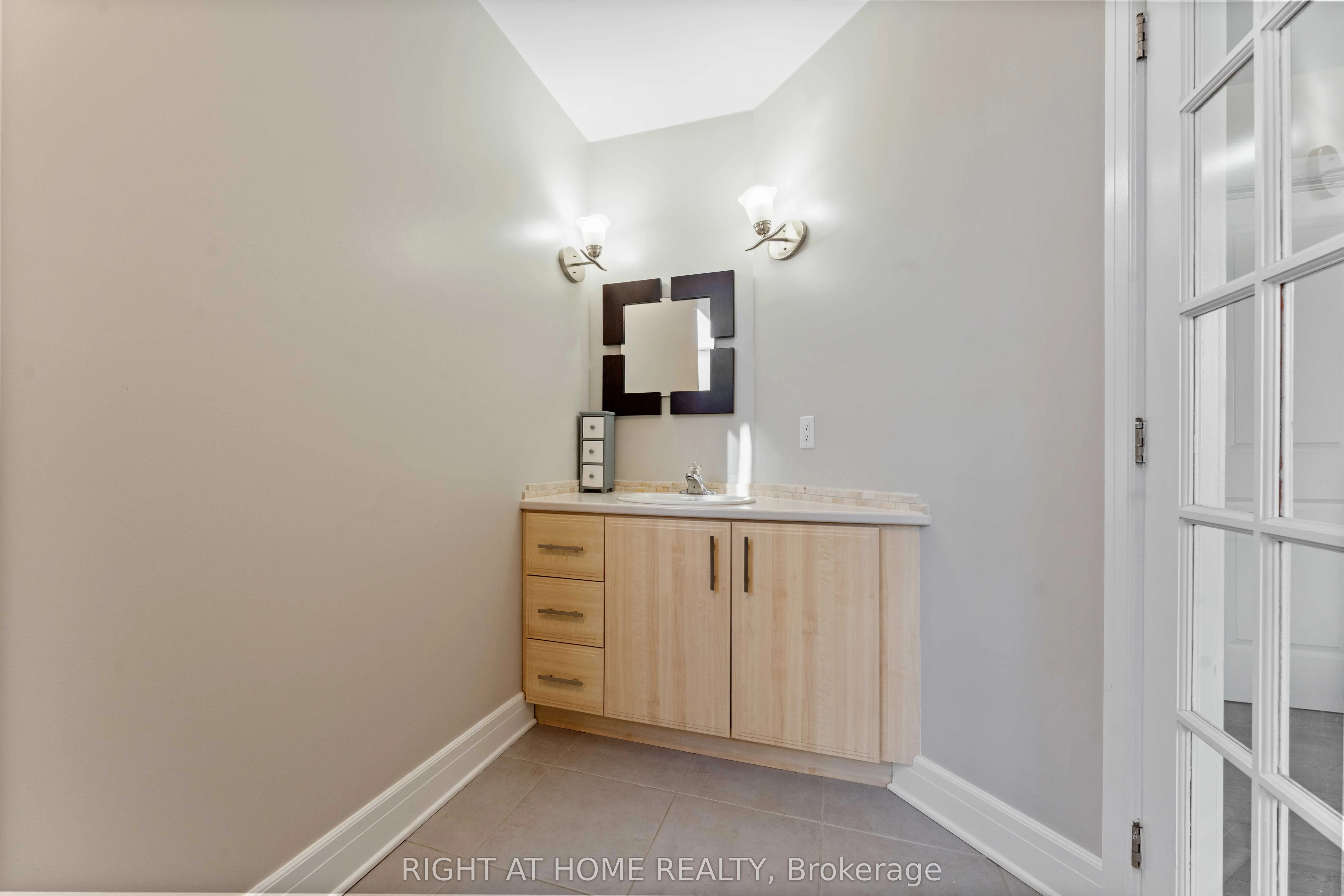 110 Little London Private