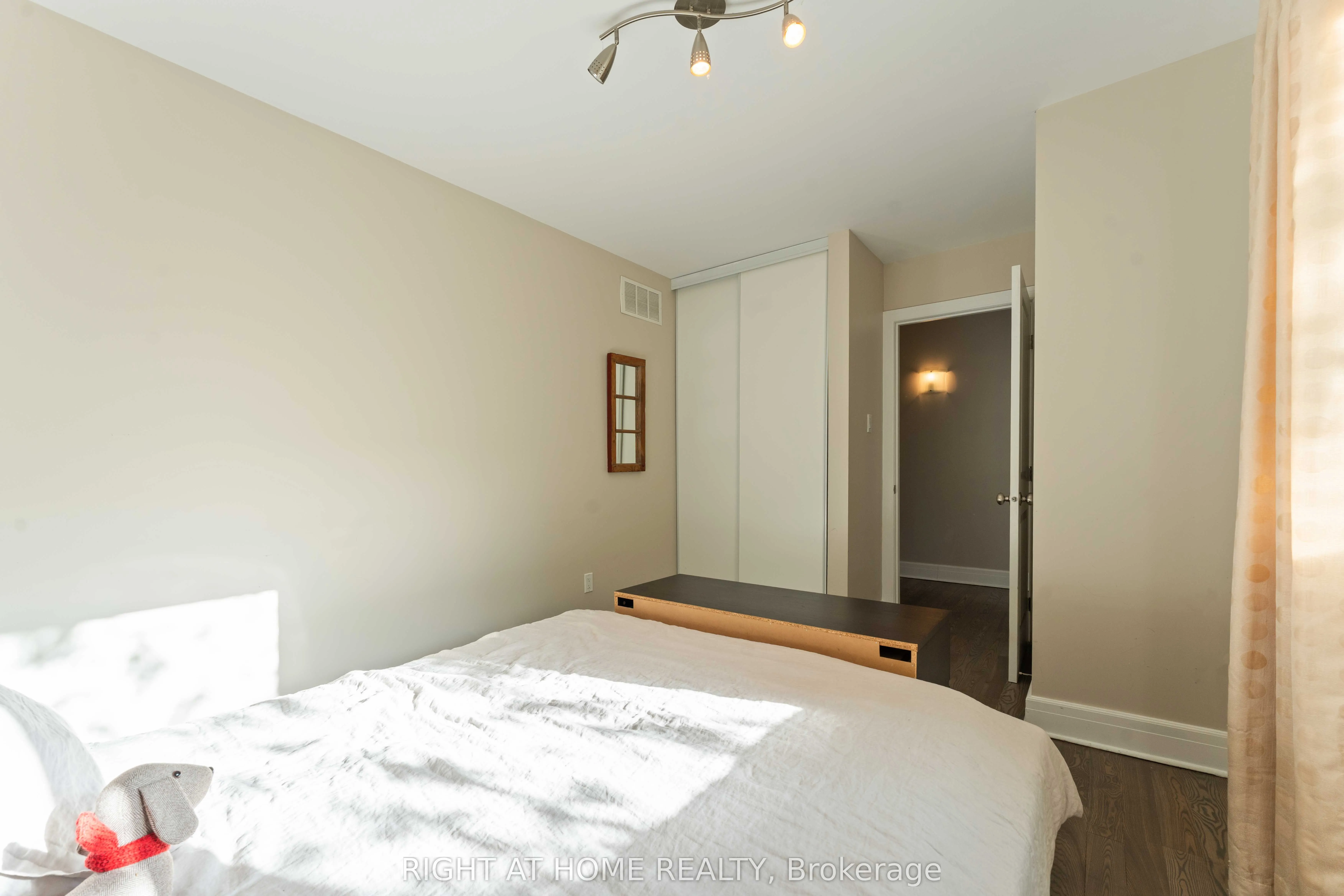 110 Little London Private