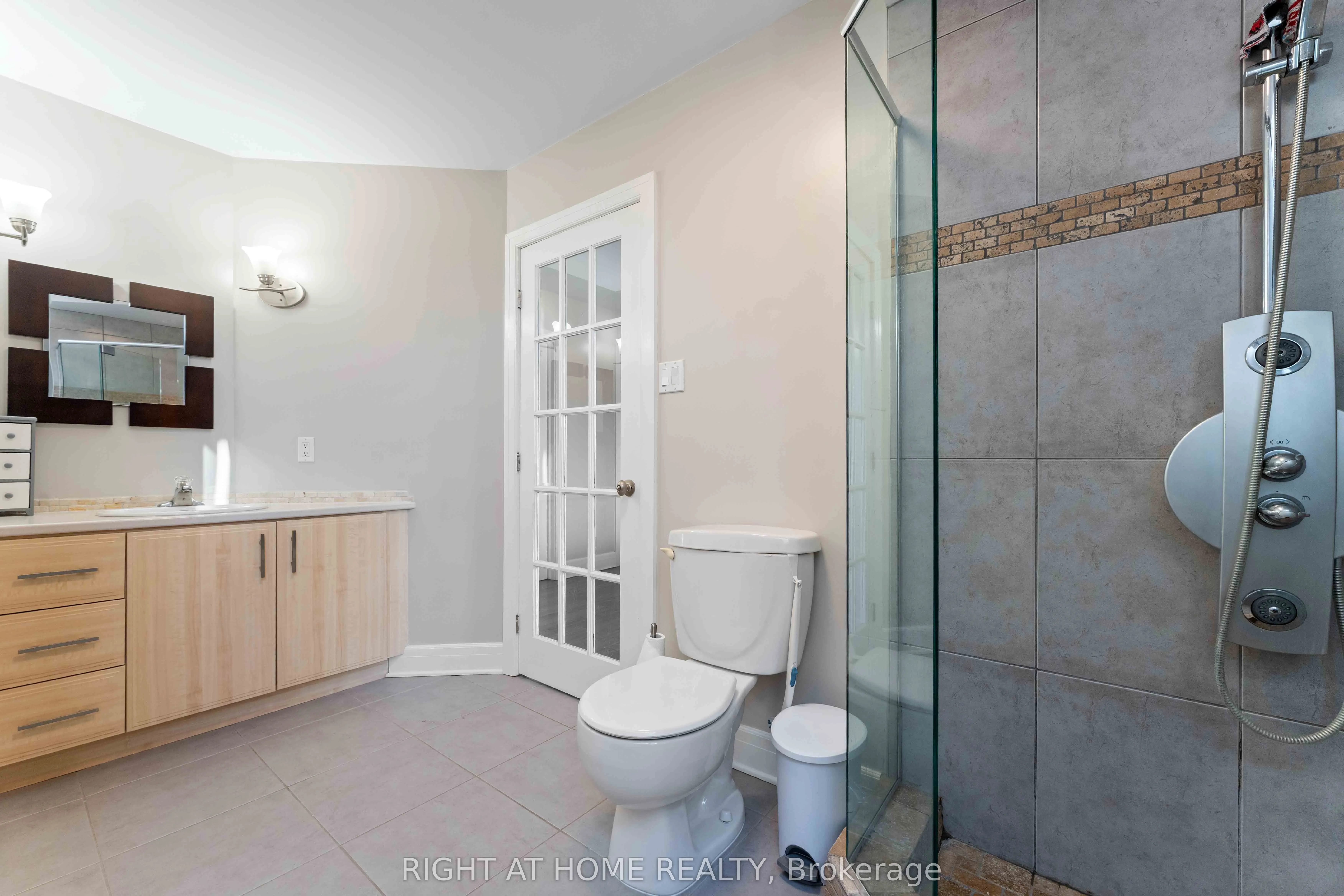 110 Little London Private