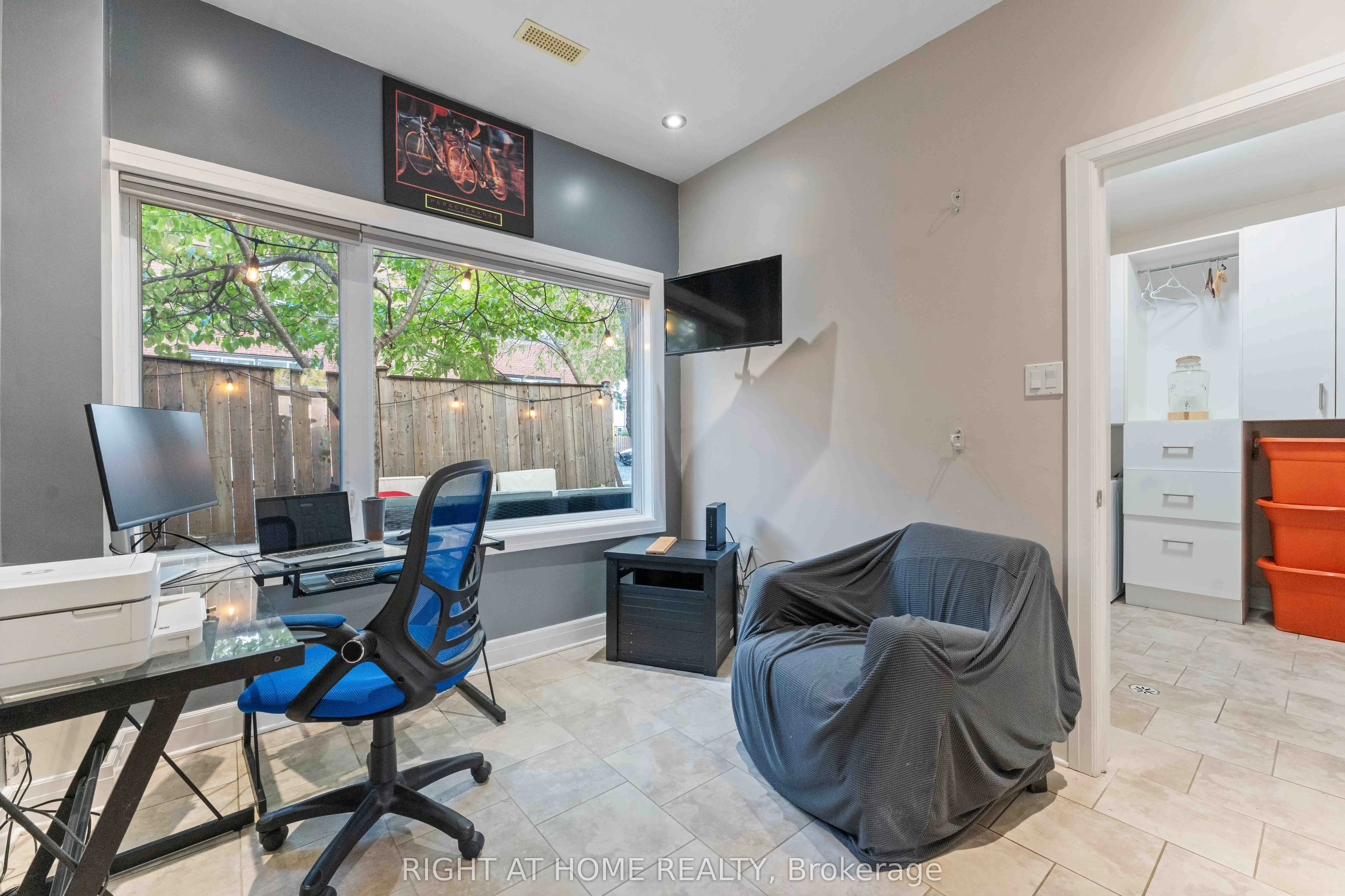 110 Little London Private