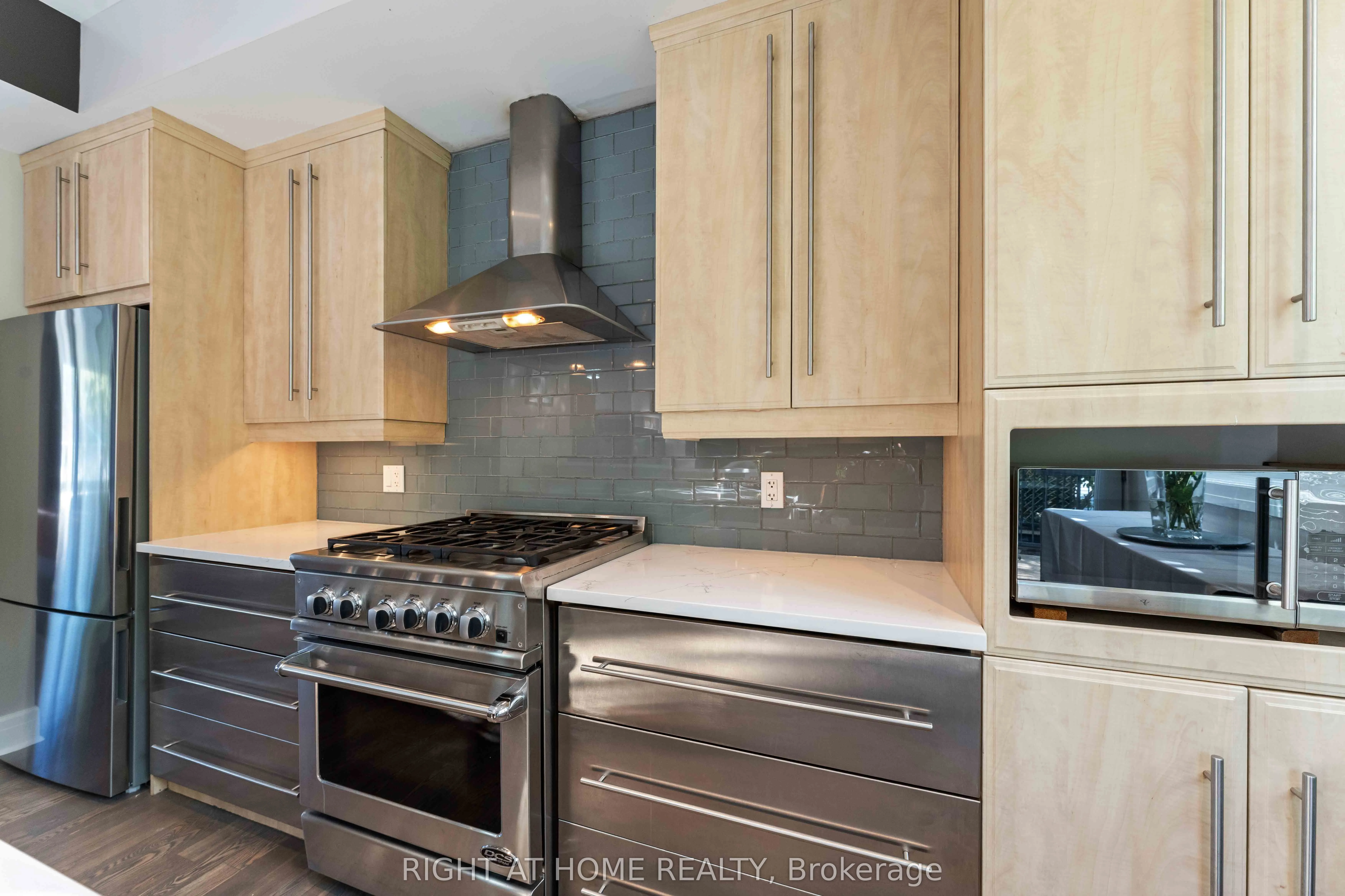 110 Little London Private