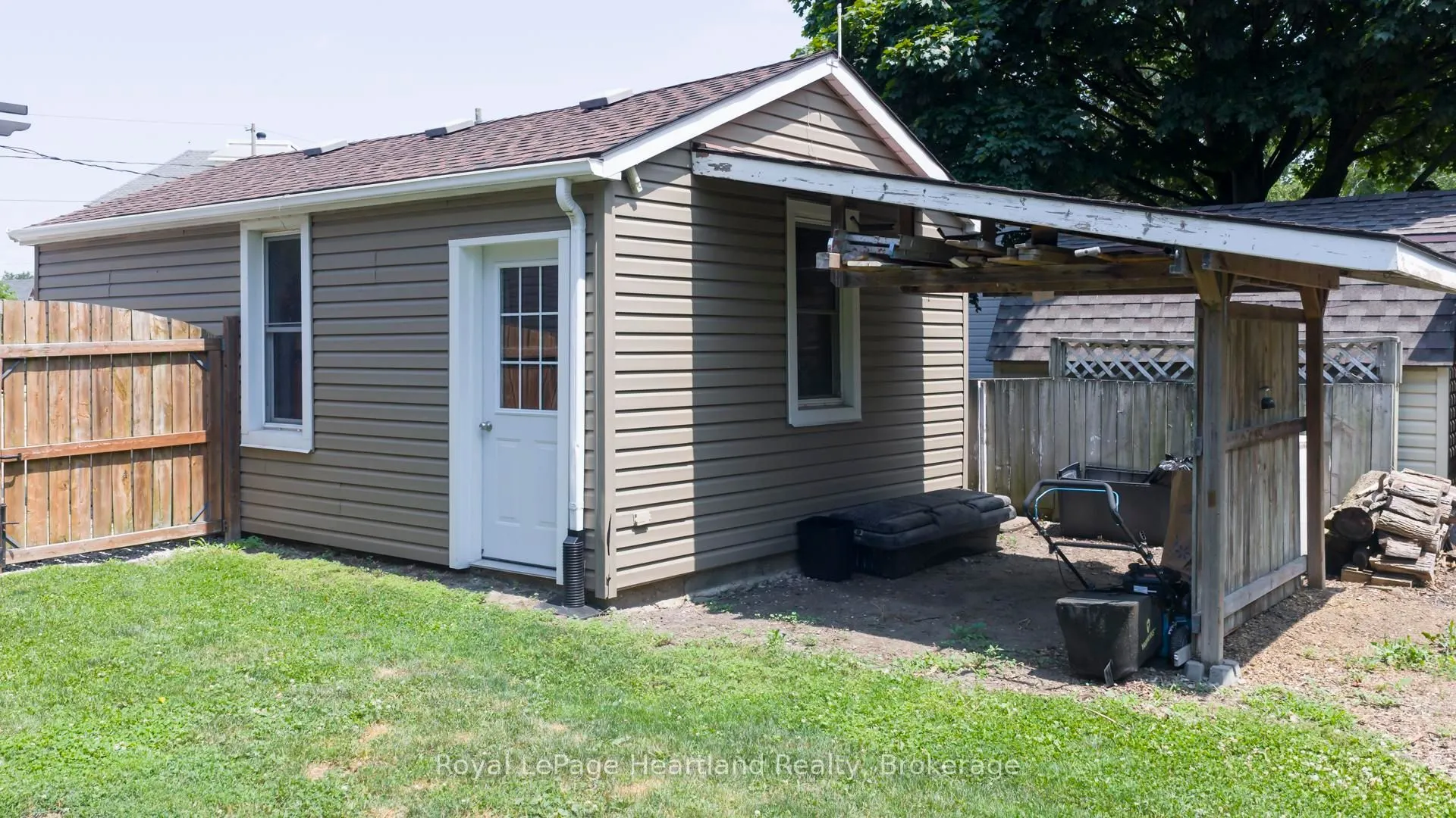148 BRITANNIA Road E