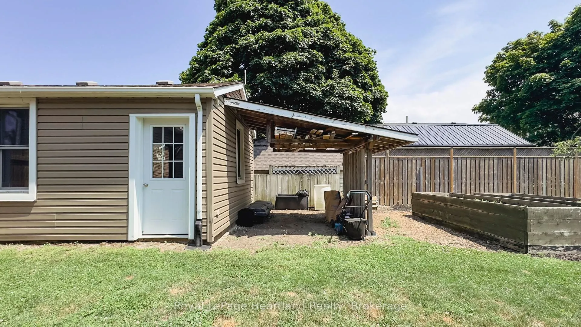 148 BRITANNIA Road E
