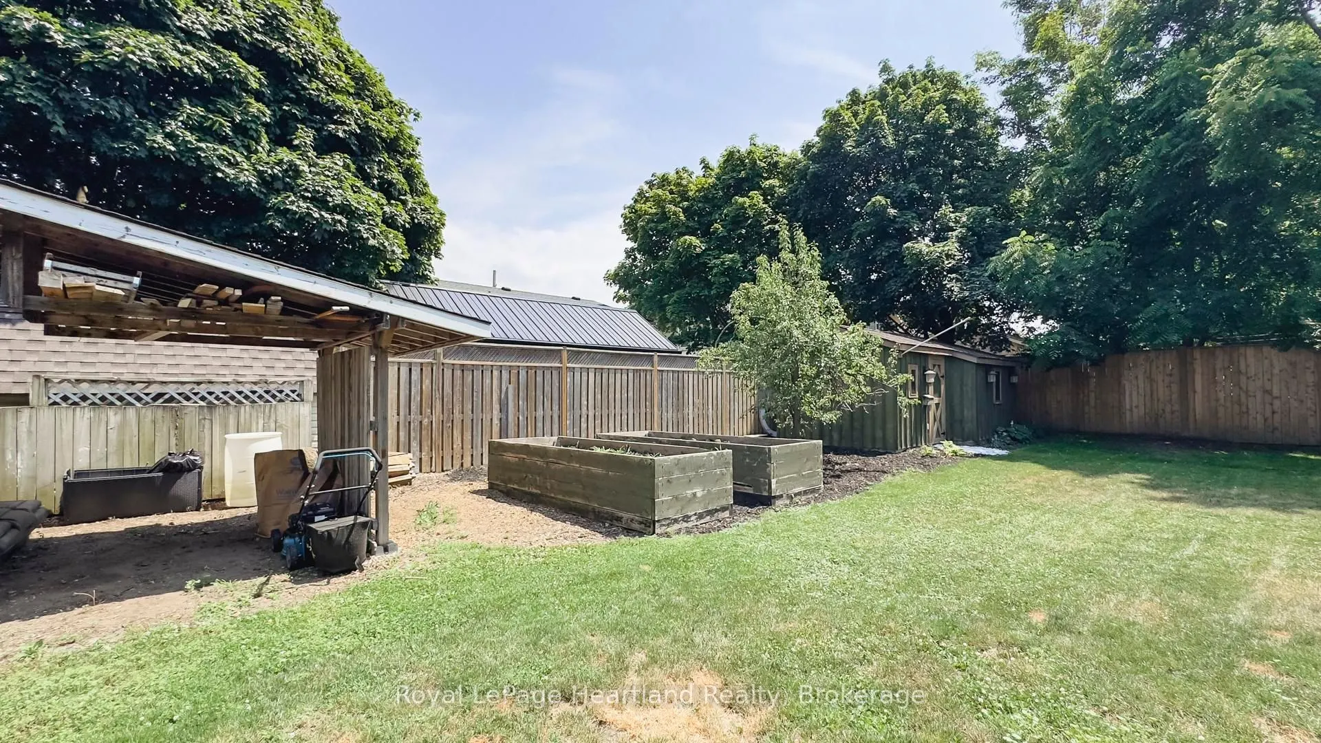 148 BRITANNIA Road E