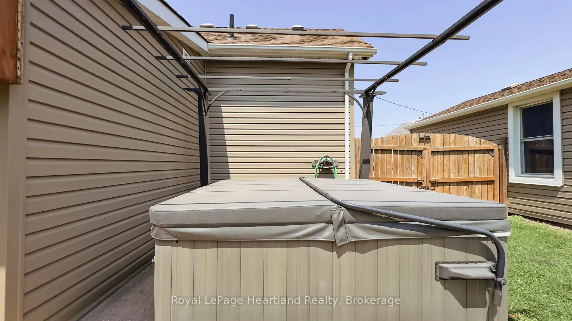148 BRITANNIA Road E