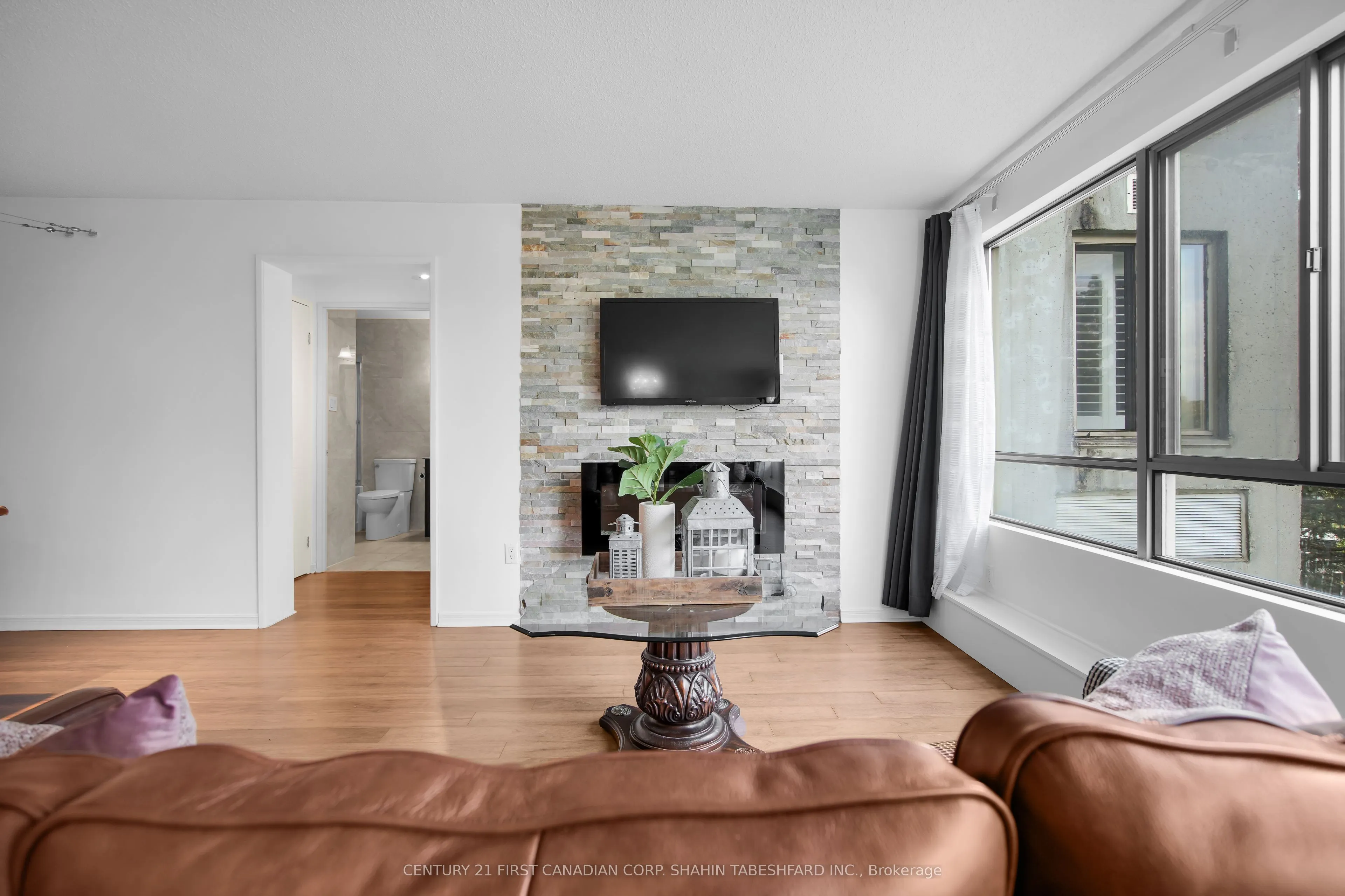 570 Proudfoot Lane, #407