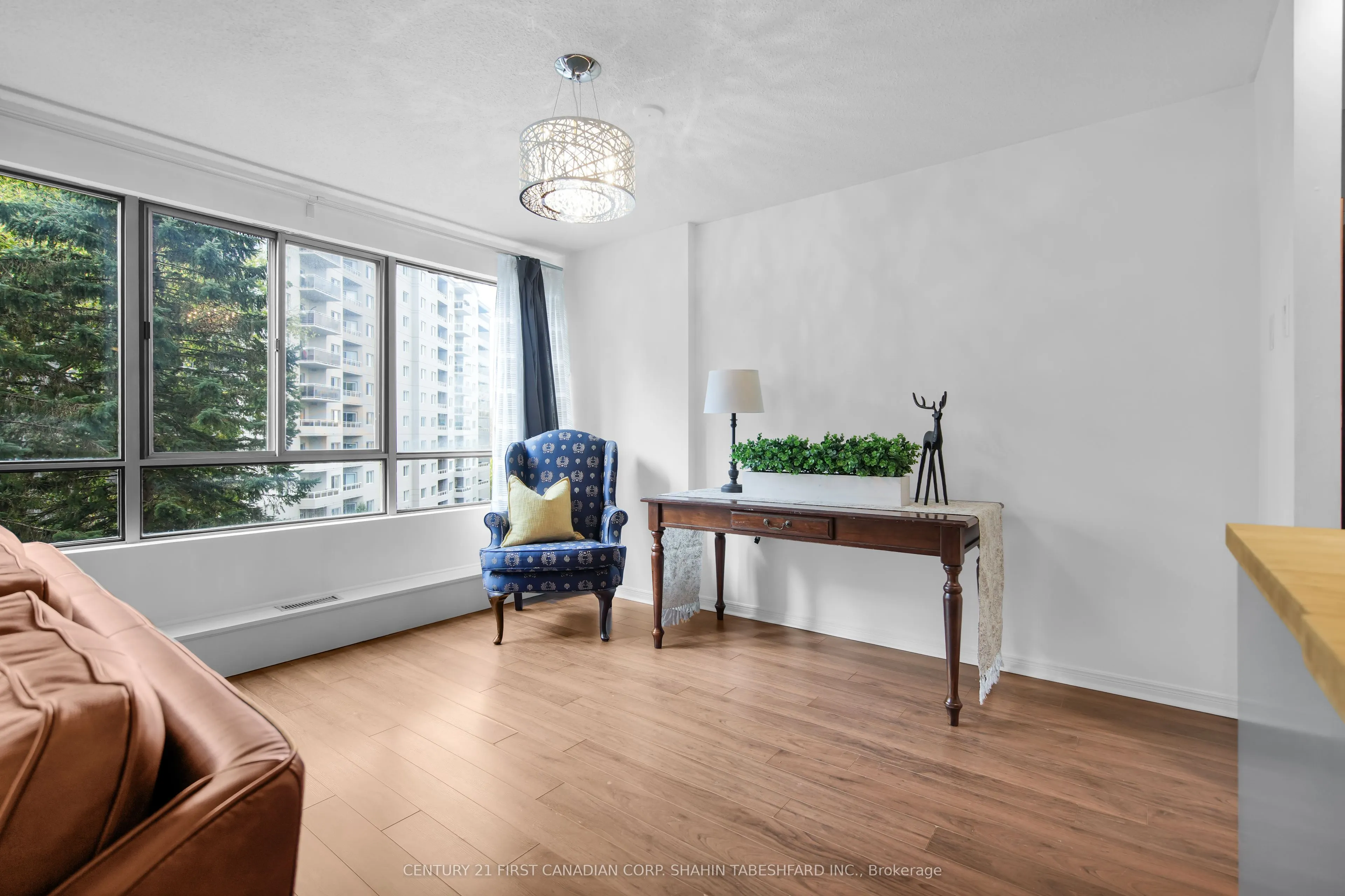 570 Proudfoot Lane, #407