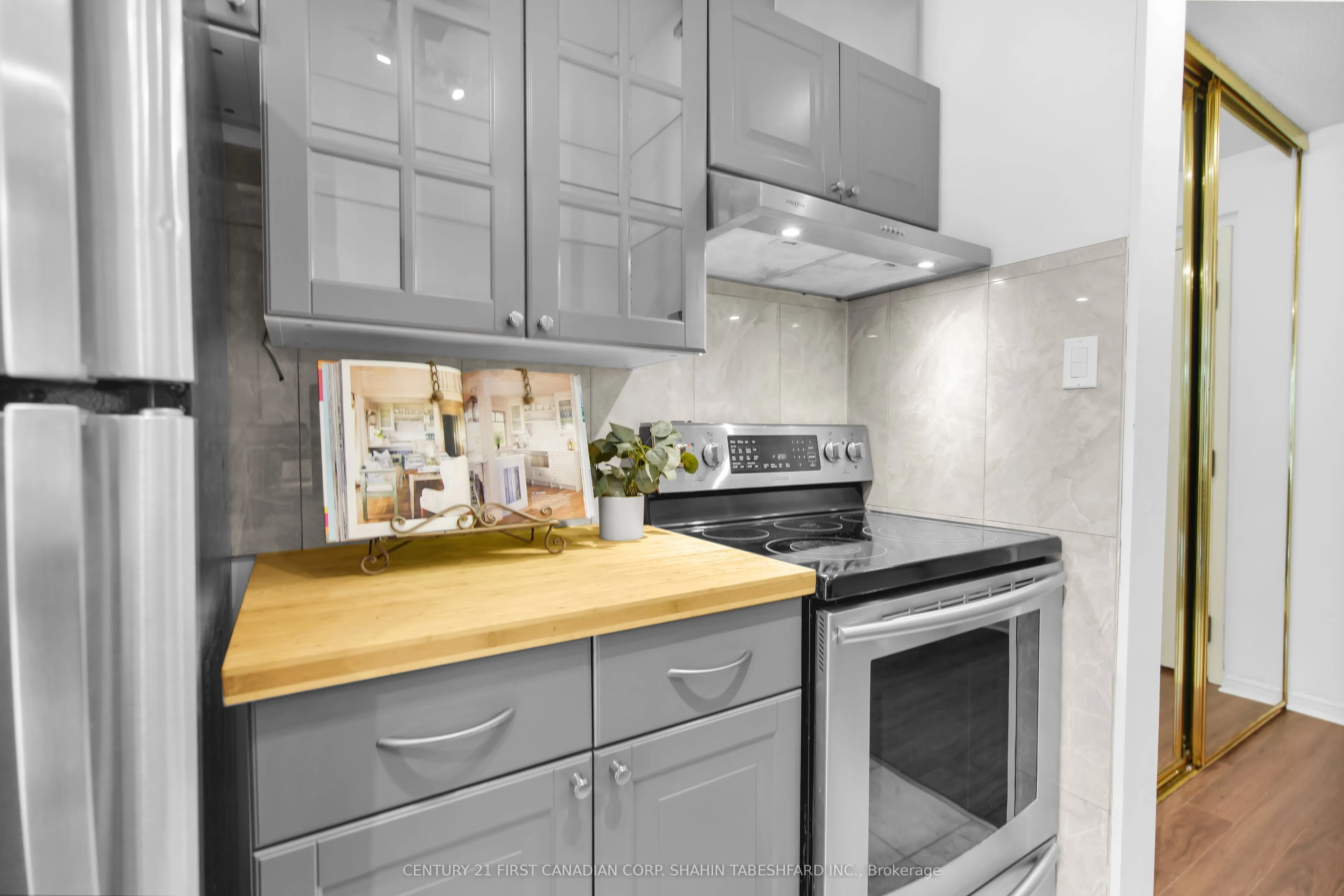 570 Proudfoot Lane, #407