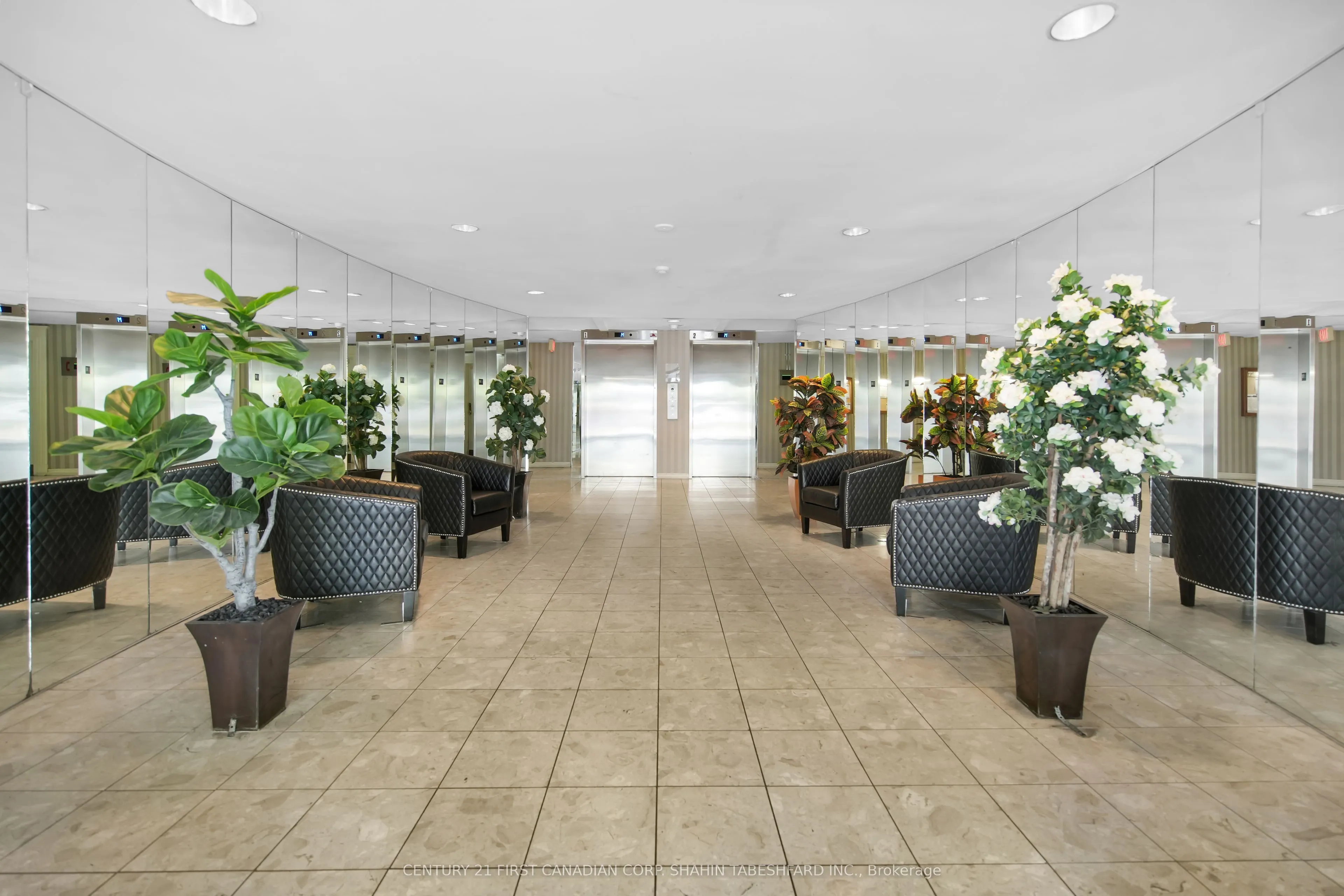 570 Proudfoot Lane, #407